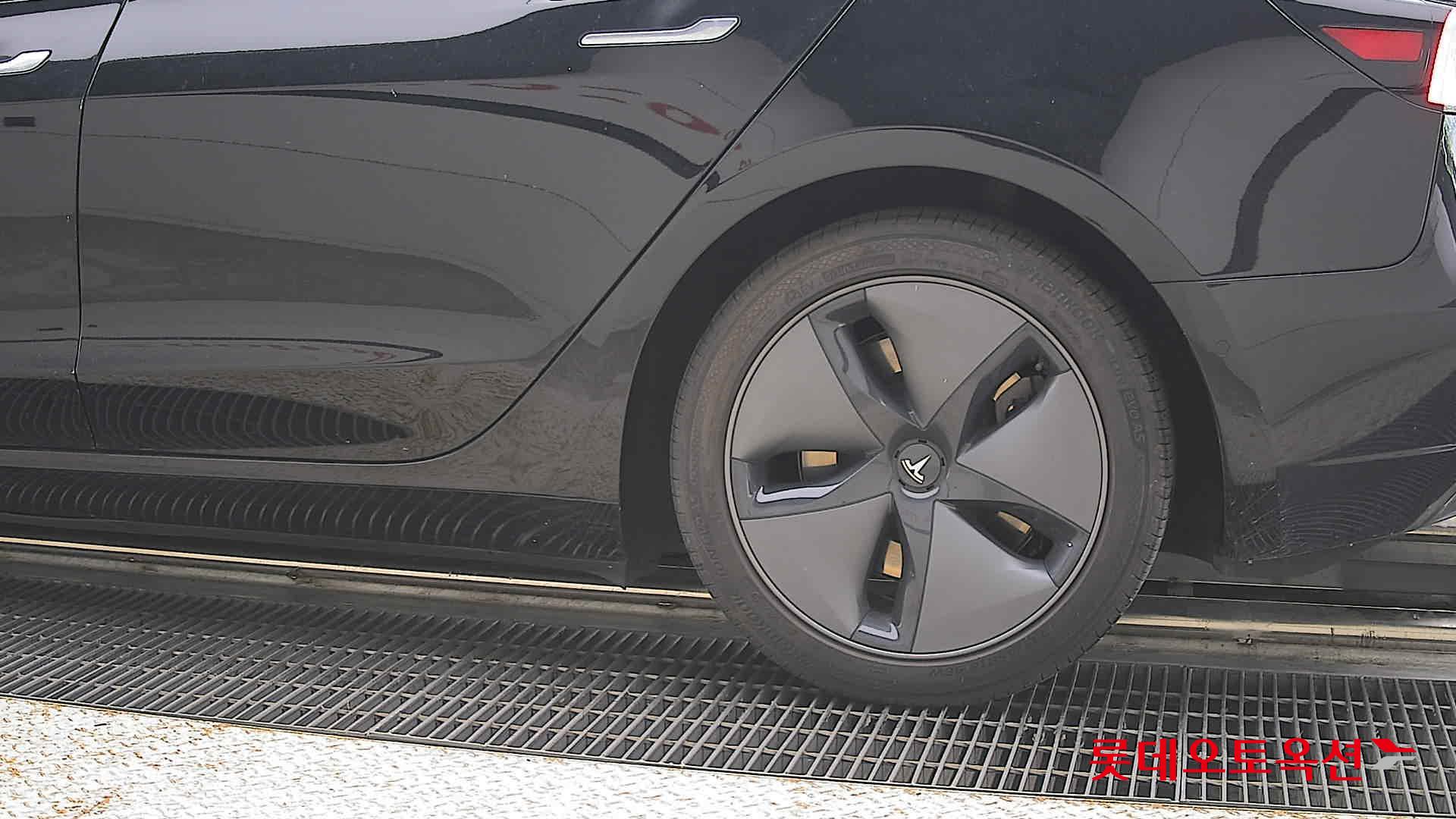 2020 - tesla model 3