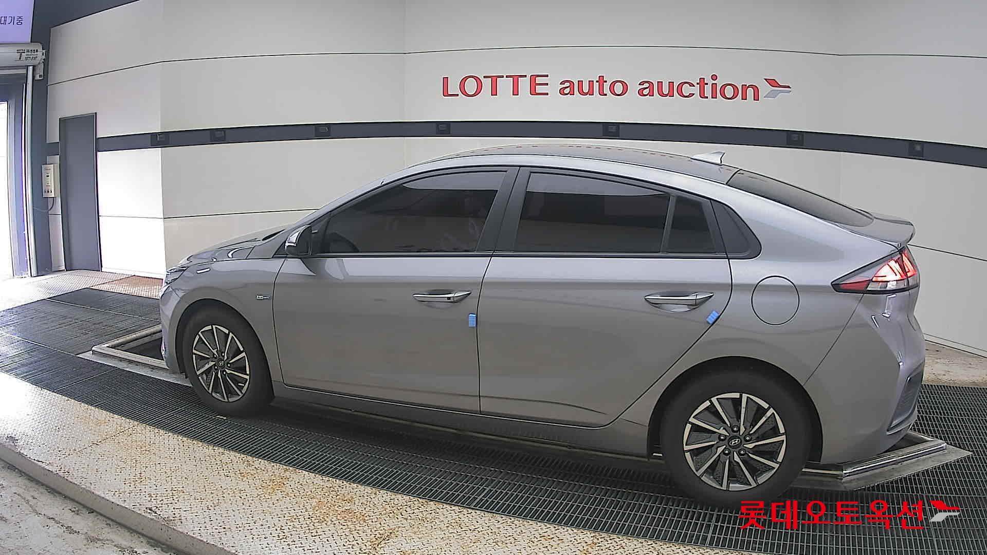 2020 - hyundai ioniq