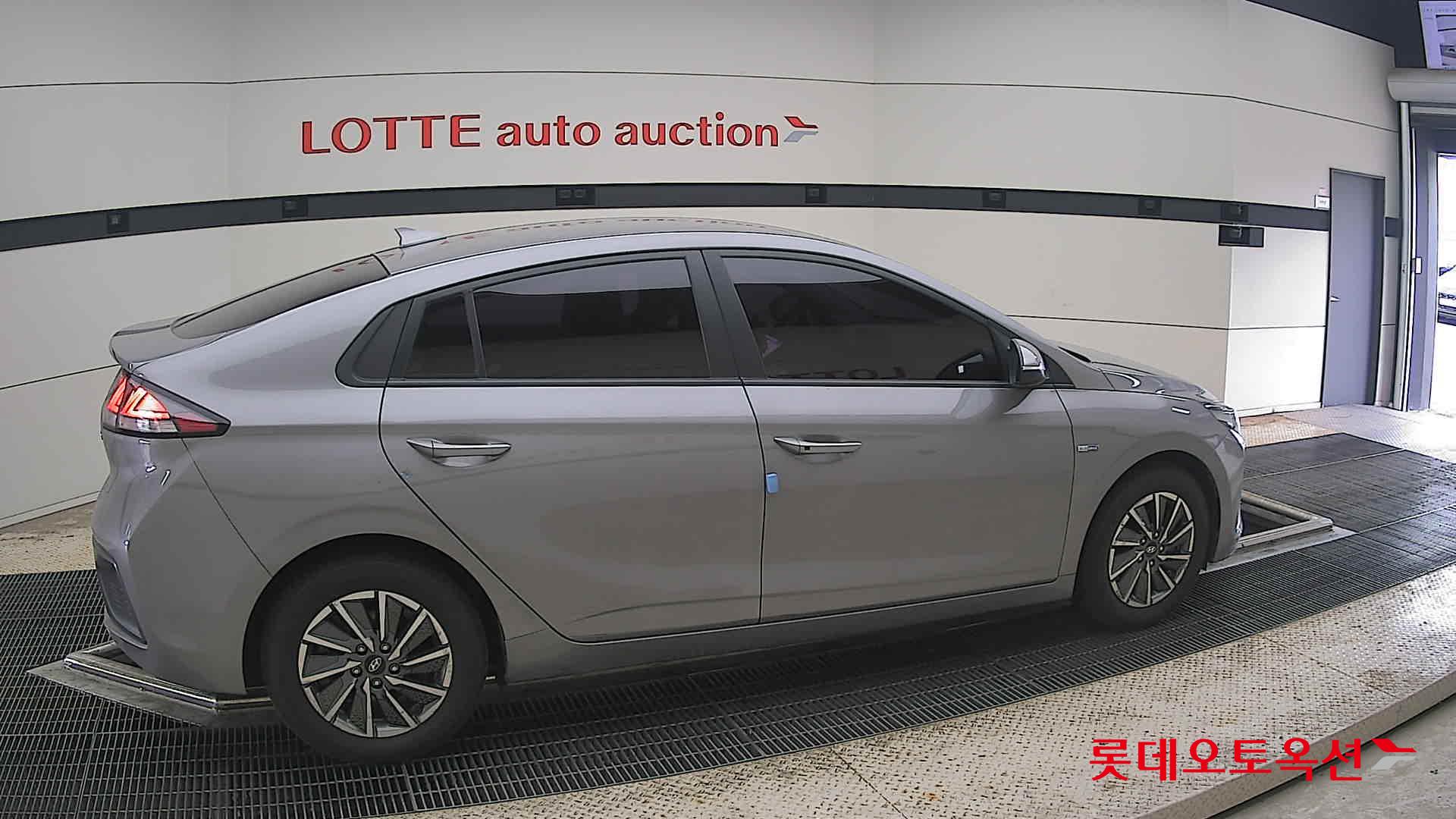 2020 - hyundai ioniq