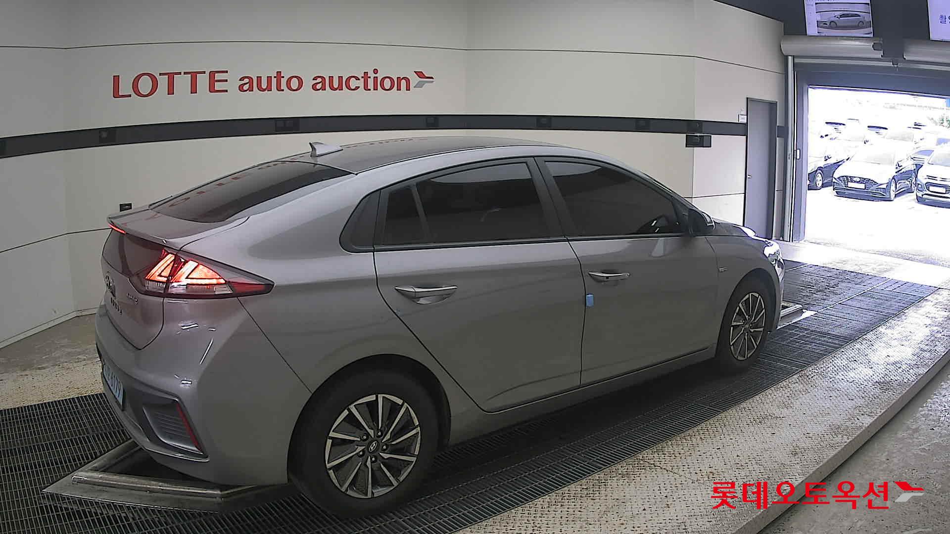 2020 - hyundai ioniq
