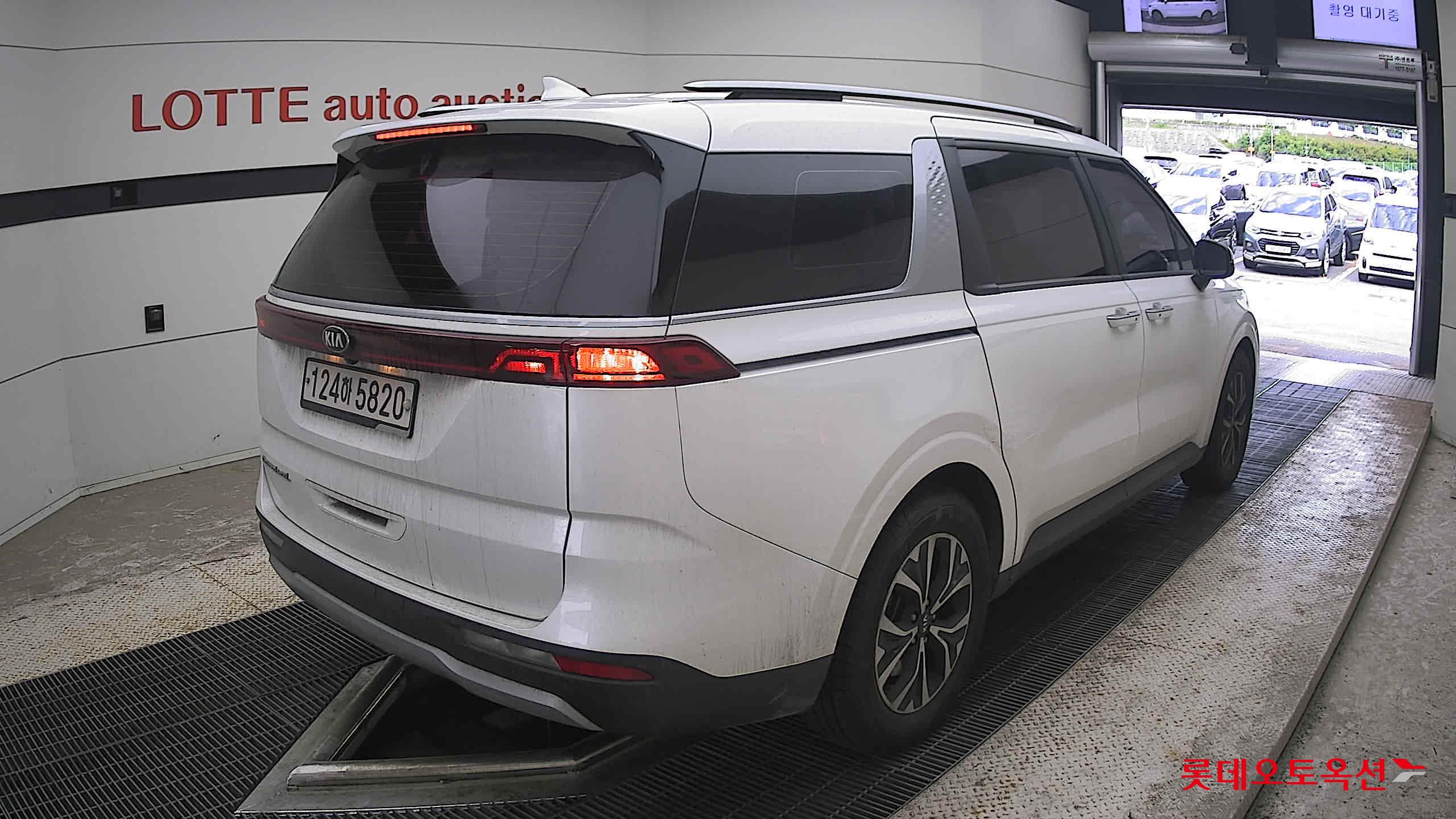 2021 - kia carnival