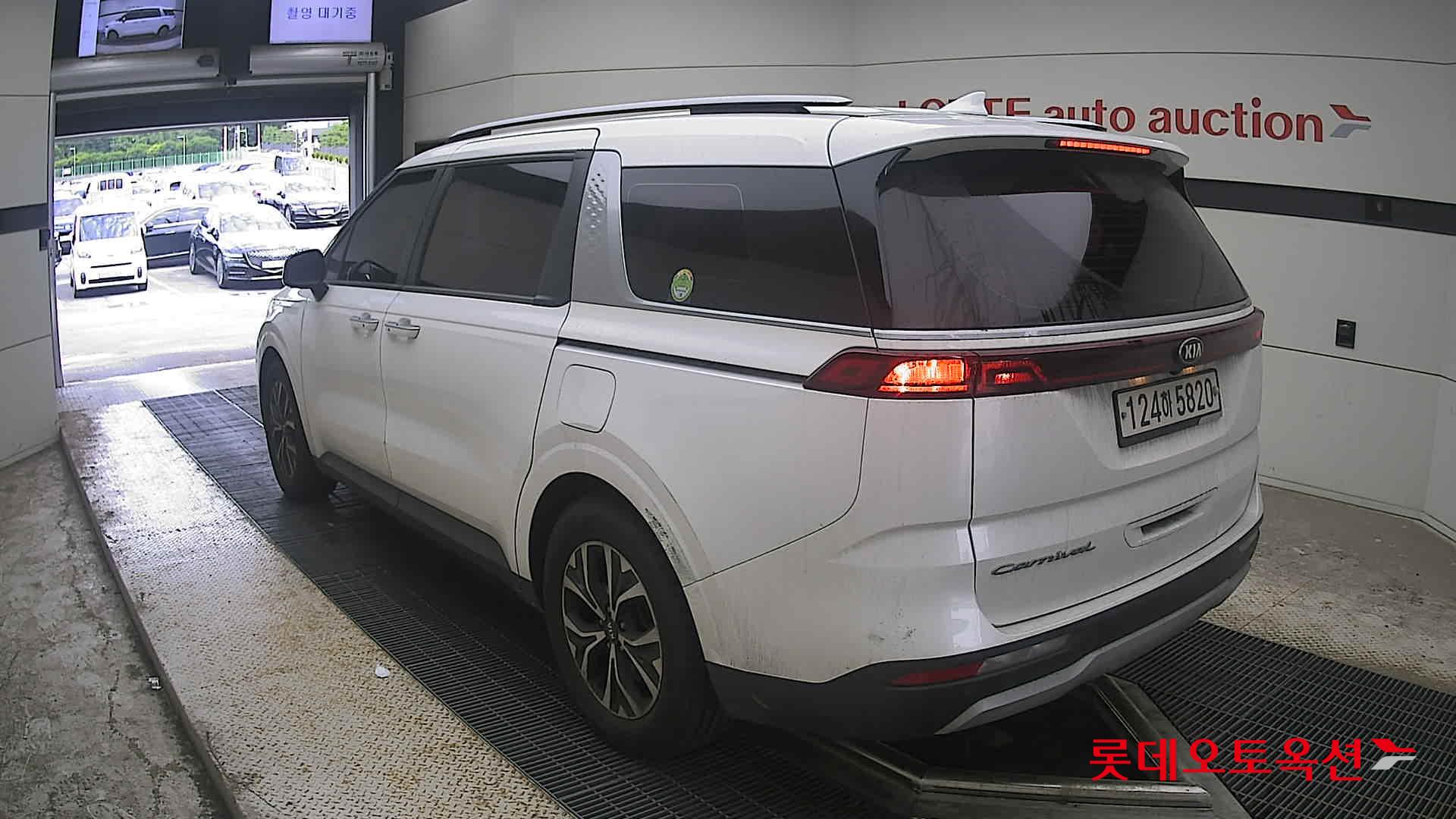 2021 - kia carnival