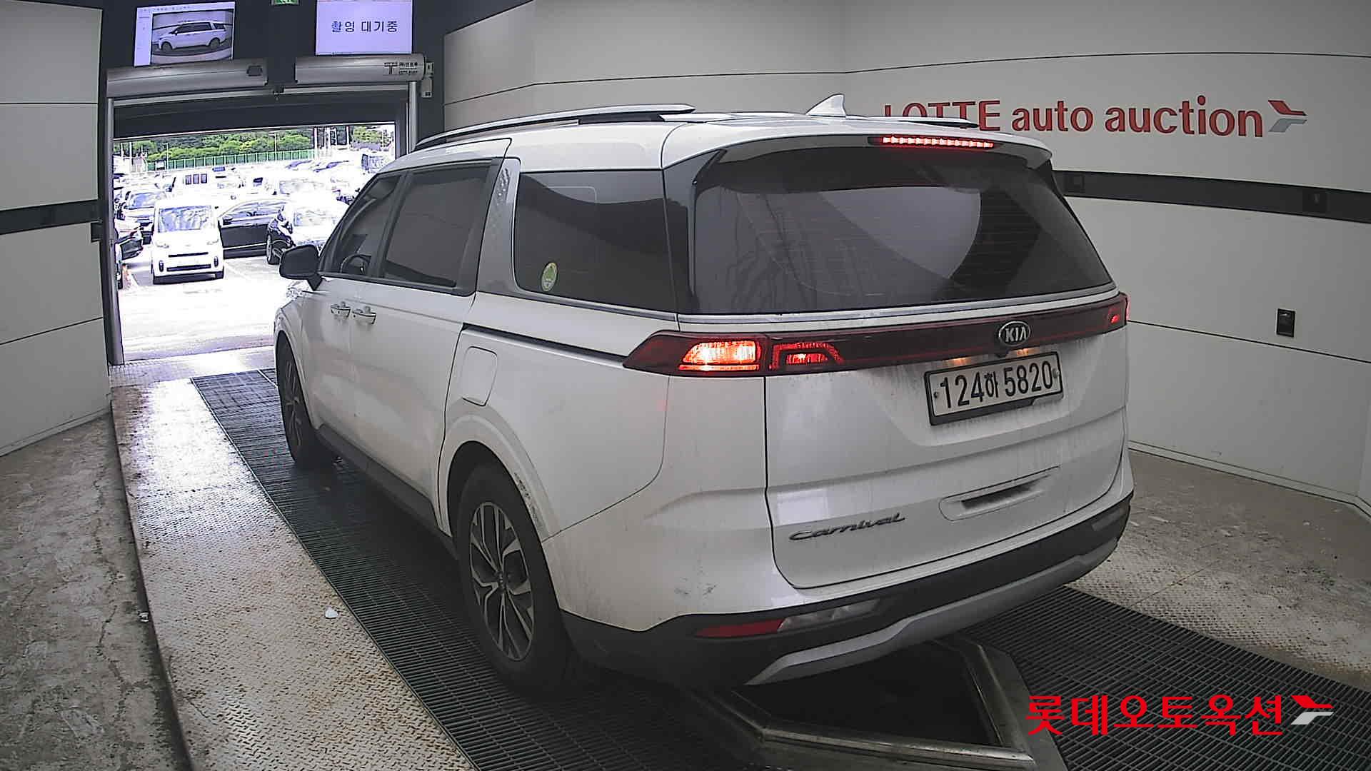 2021 - kia carnival