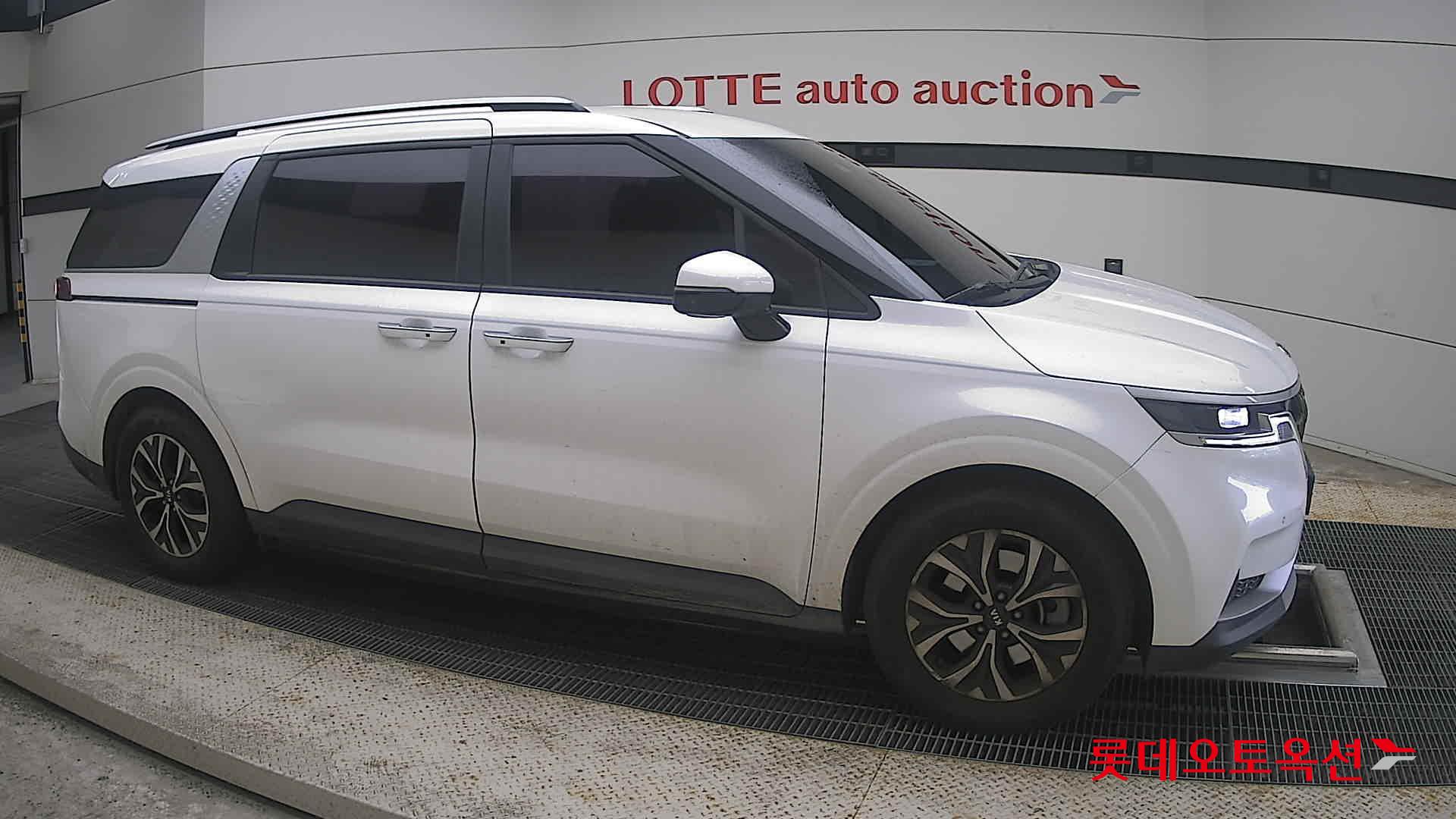 2021 - kia carnival