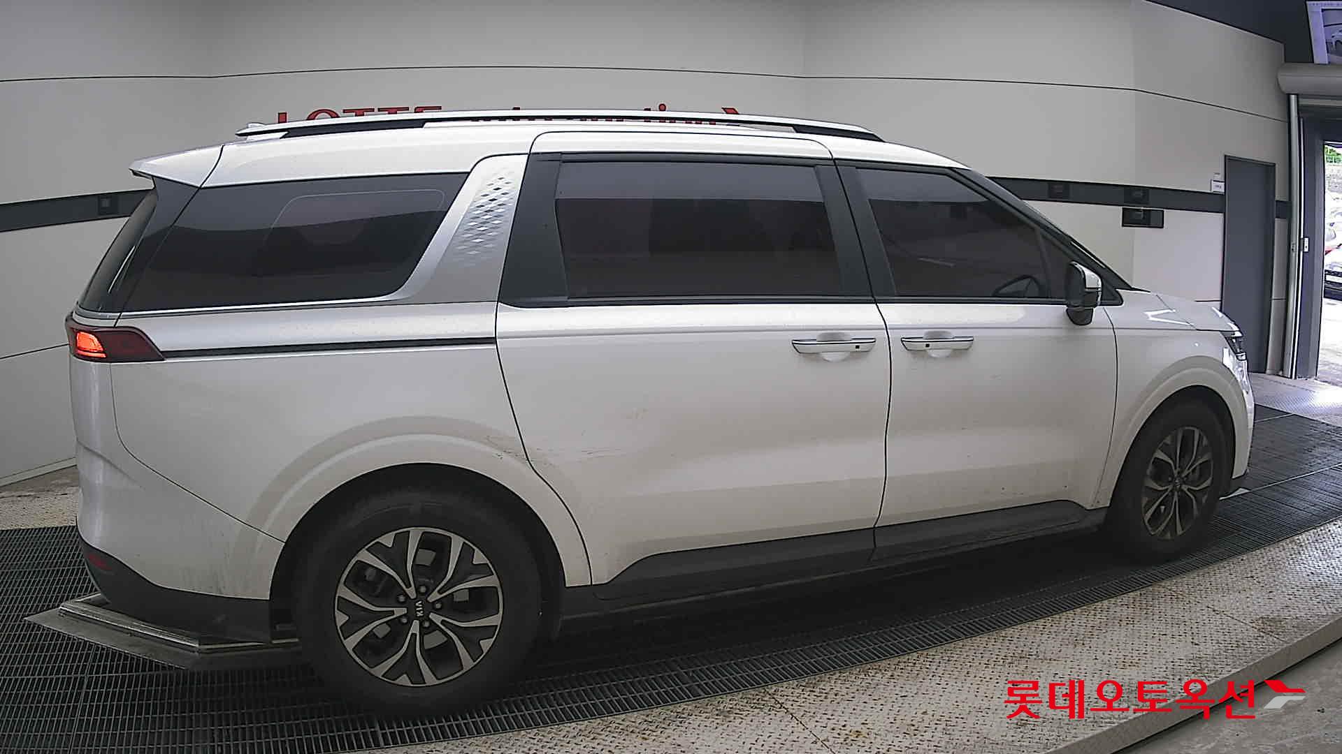 2021 - kia carnival