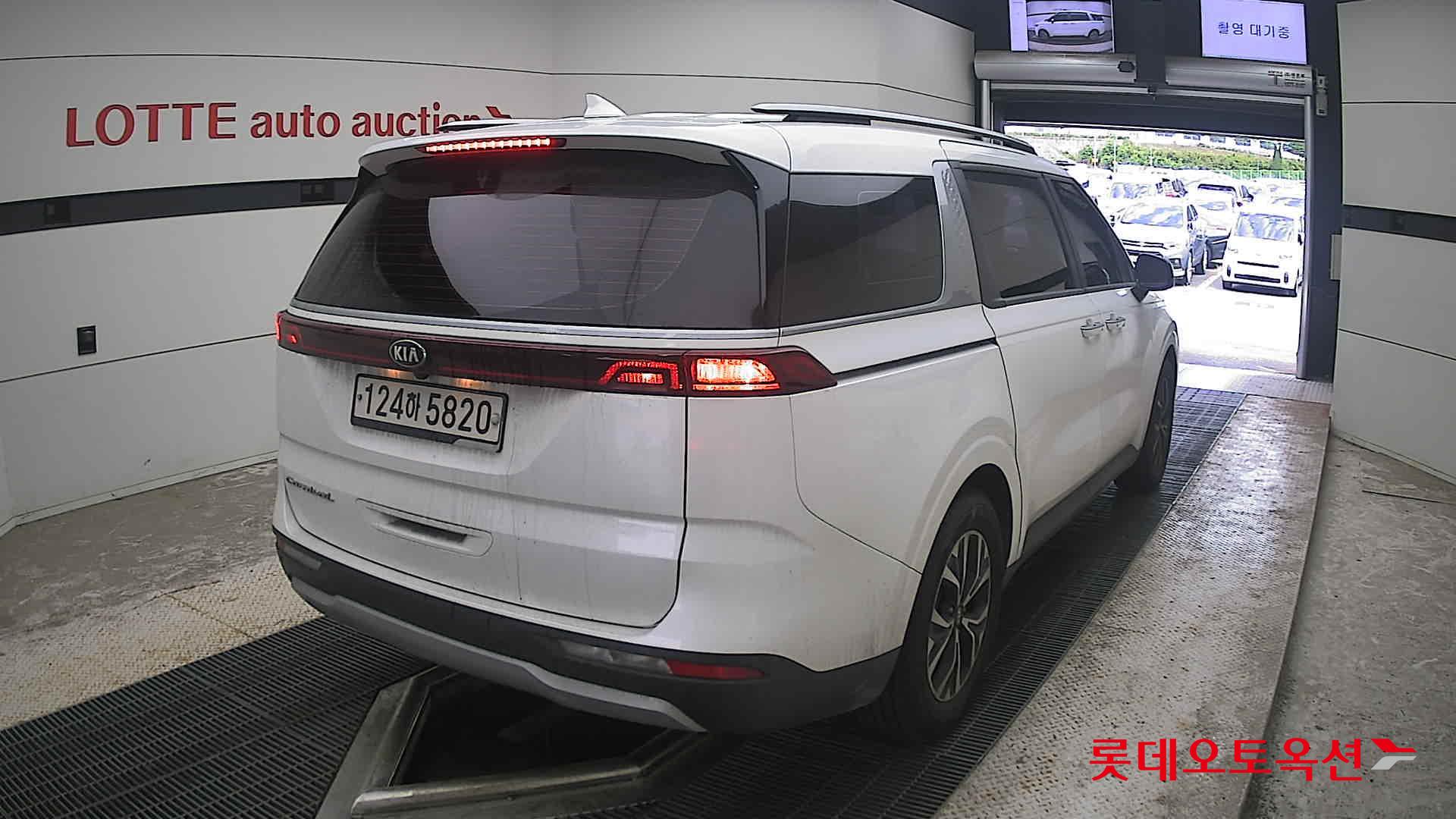 2021 - kia carnival