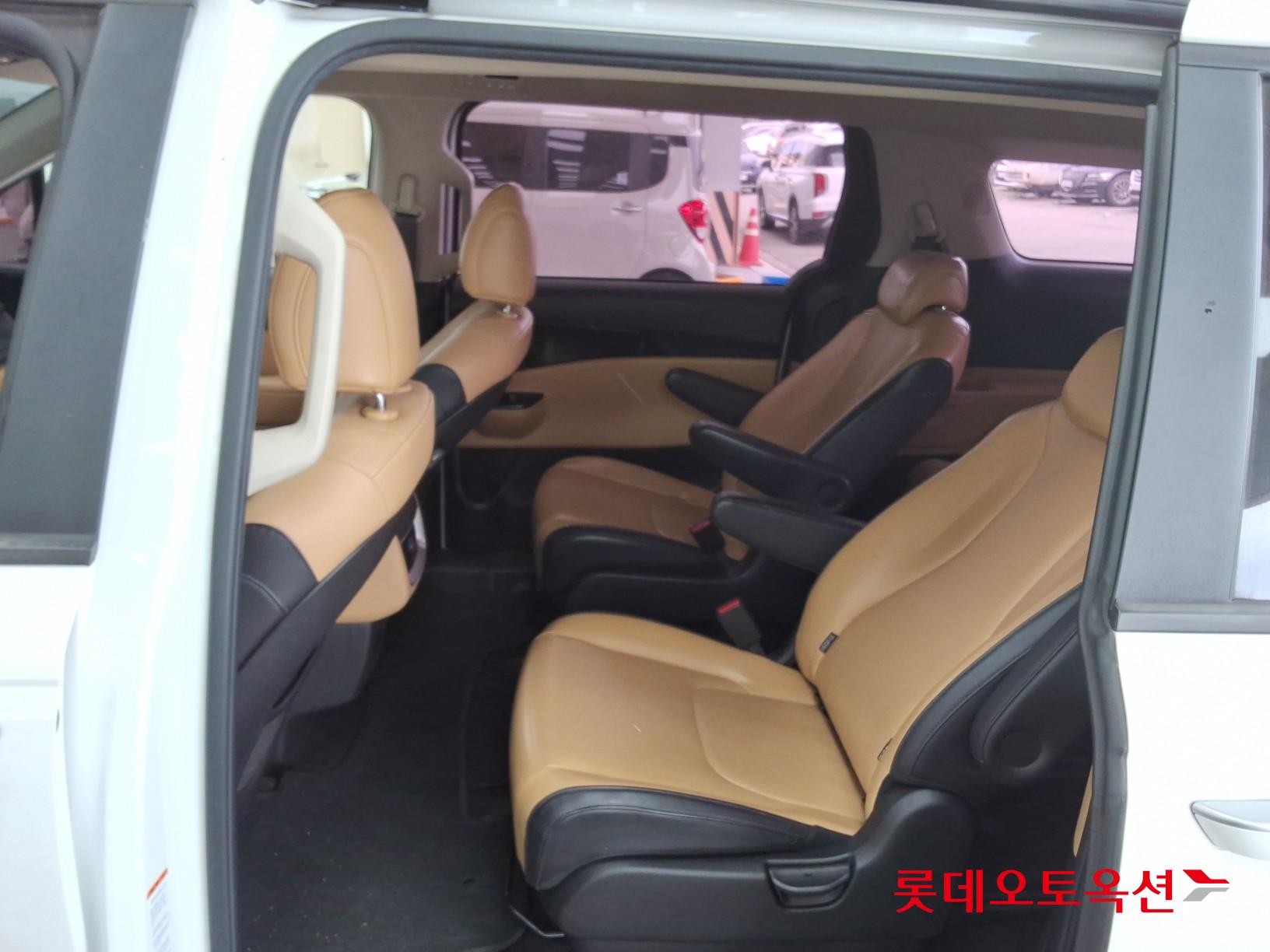 2021 - kia carnival