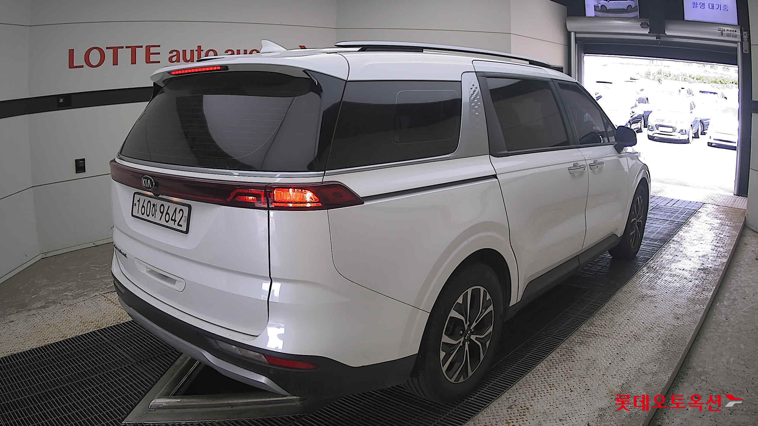 2021 - kia carnival