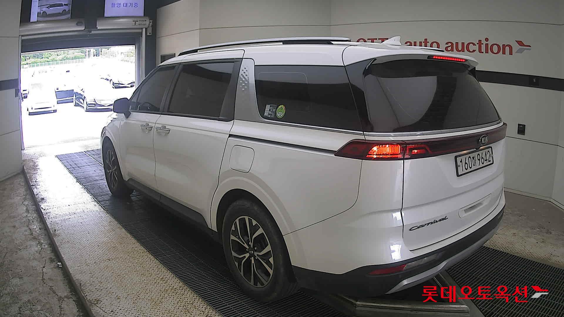 2021 - kia carnival