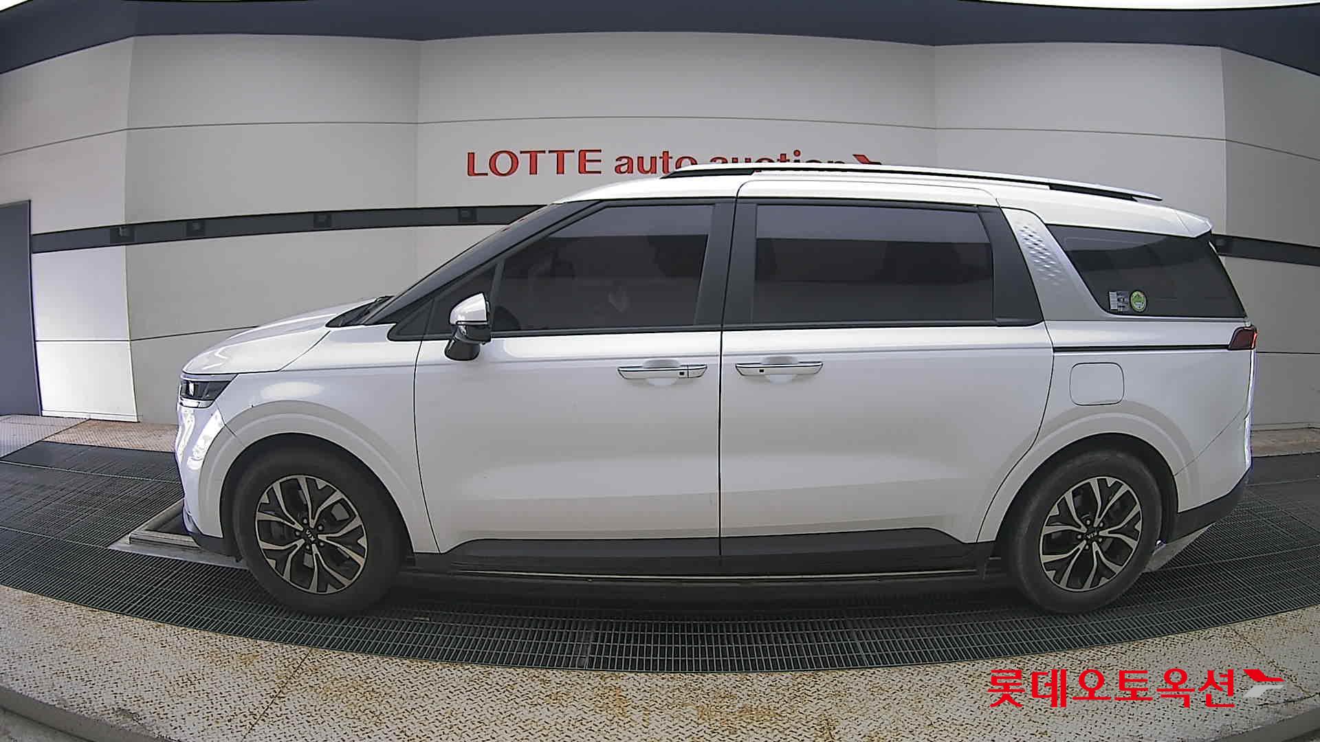 2021 - kia carnival