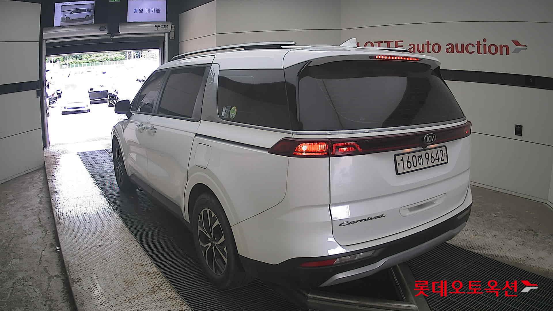 2021 - kia carnival