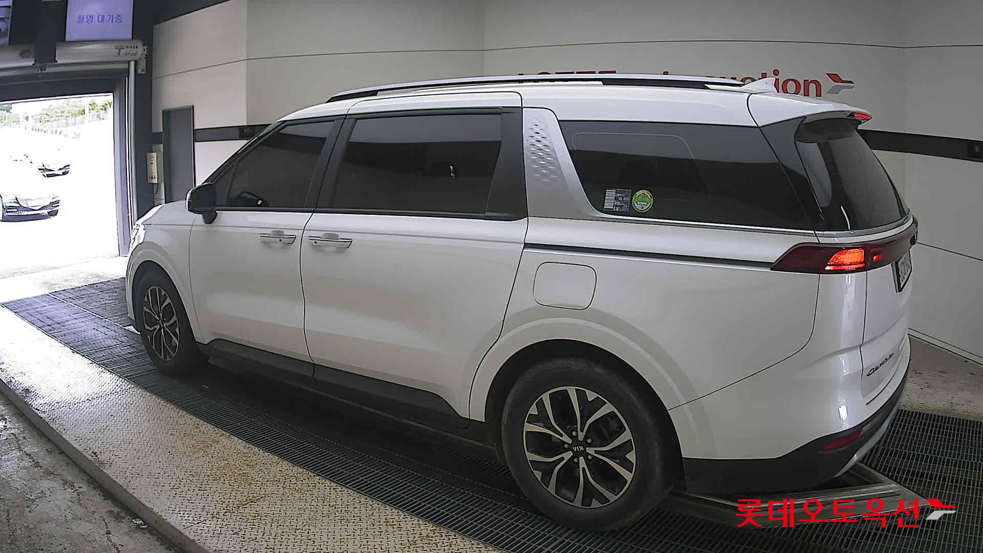 2021 - kia carnival