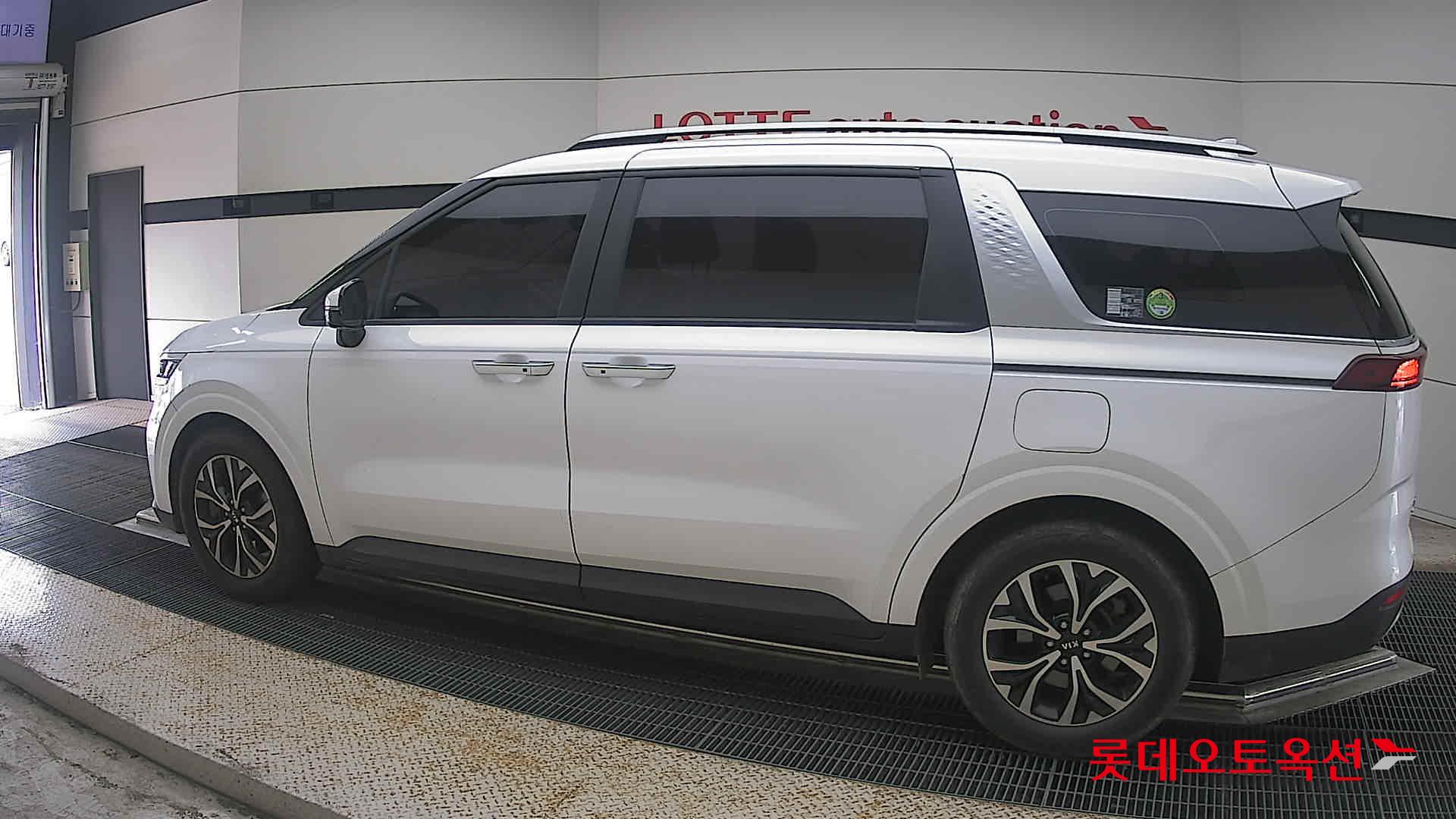 2021 - kia carnival