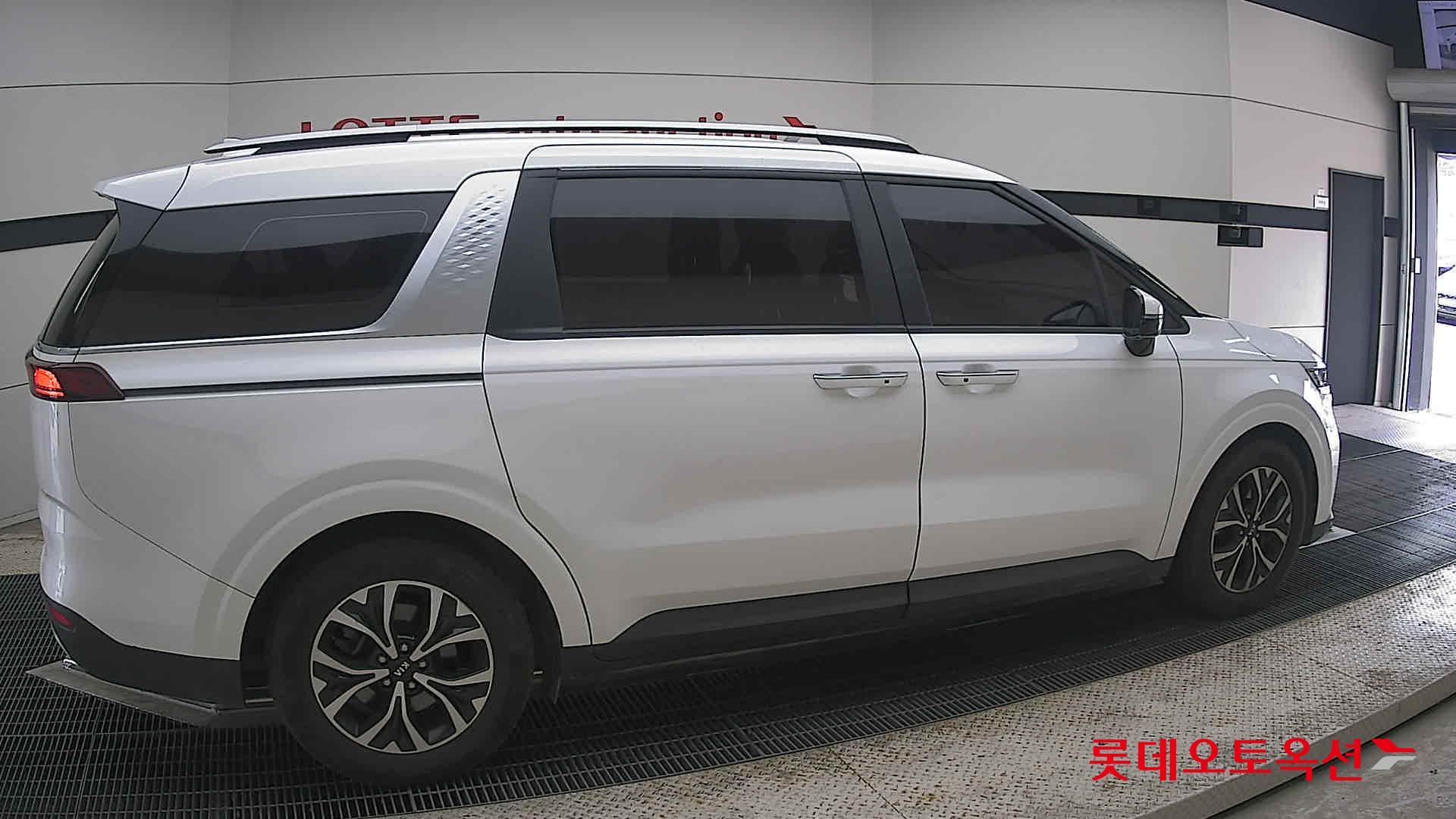 2021 - kia carnival