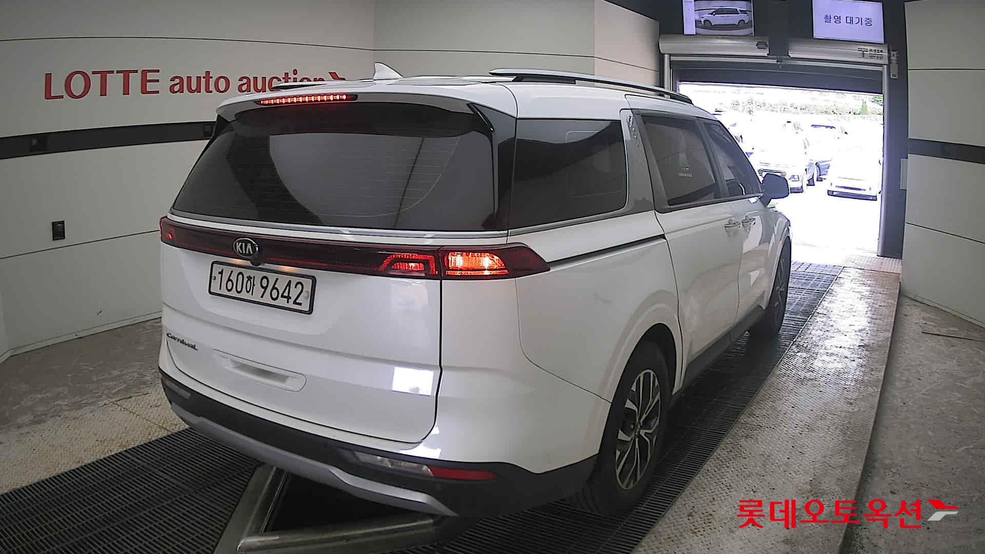 2021 - kia carnival