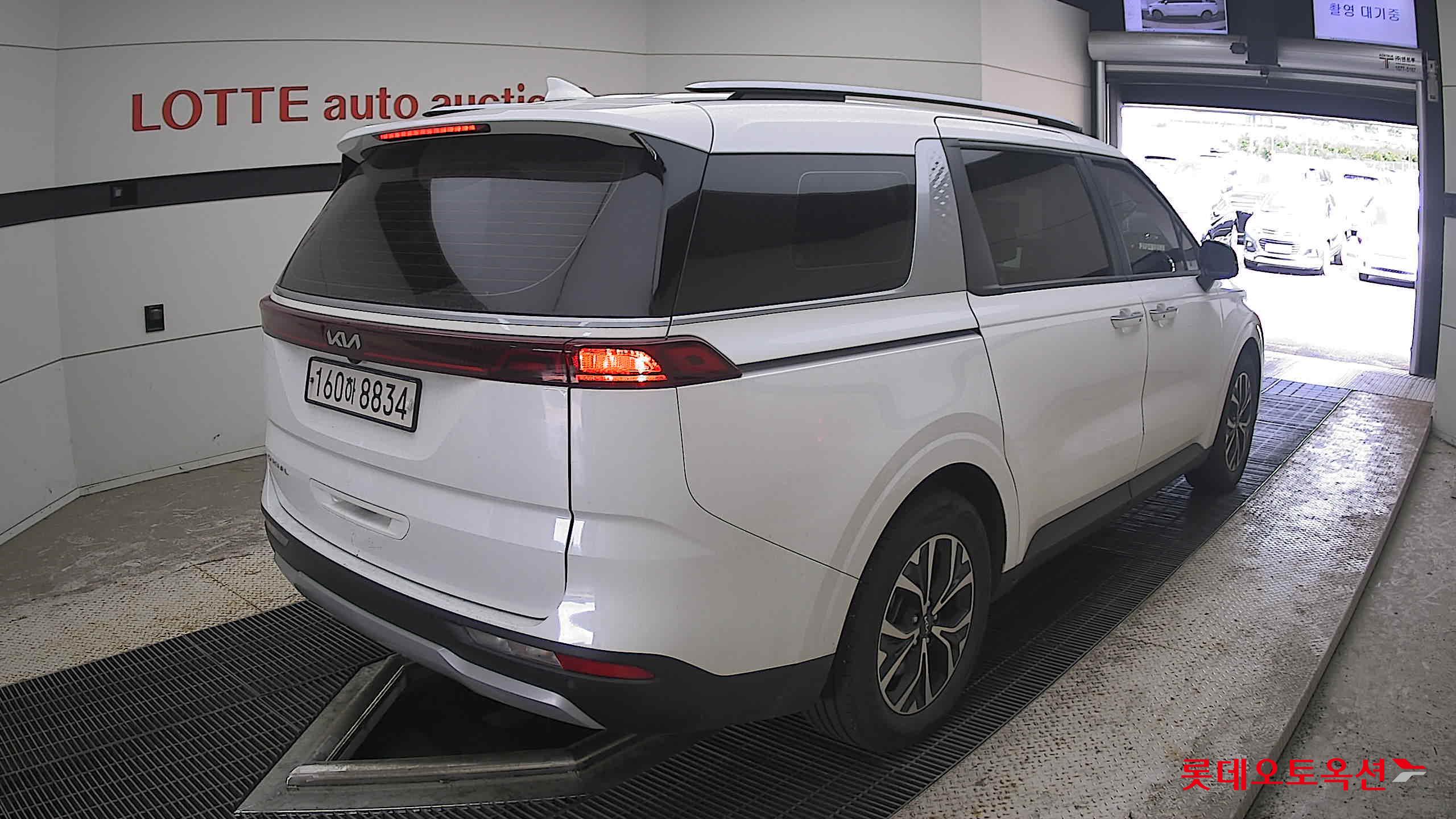 2022 - kia carnival