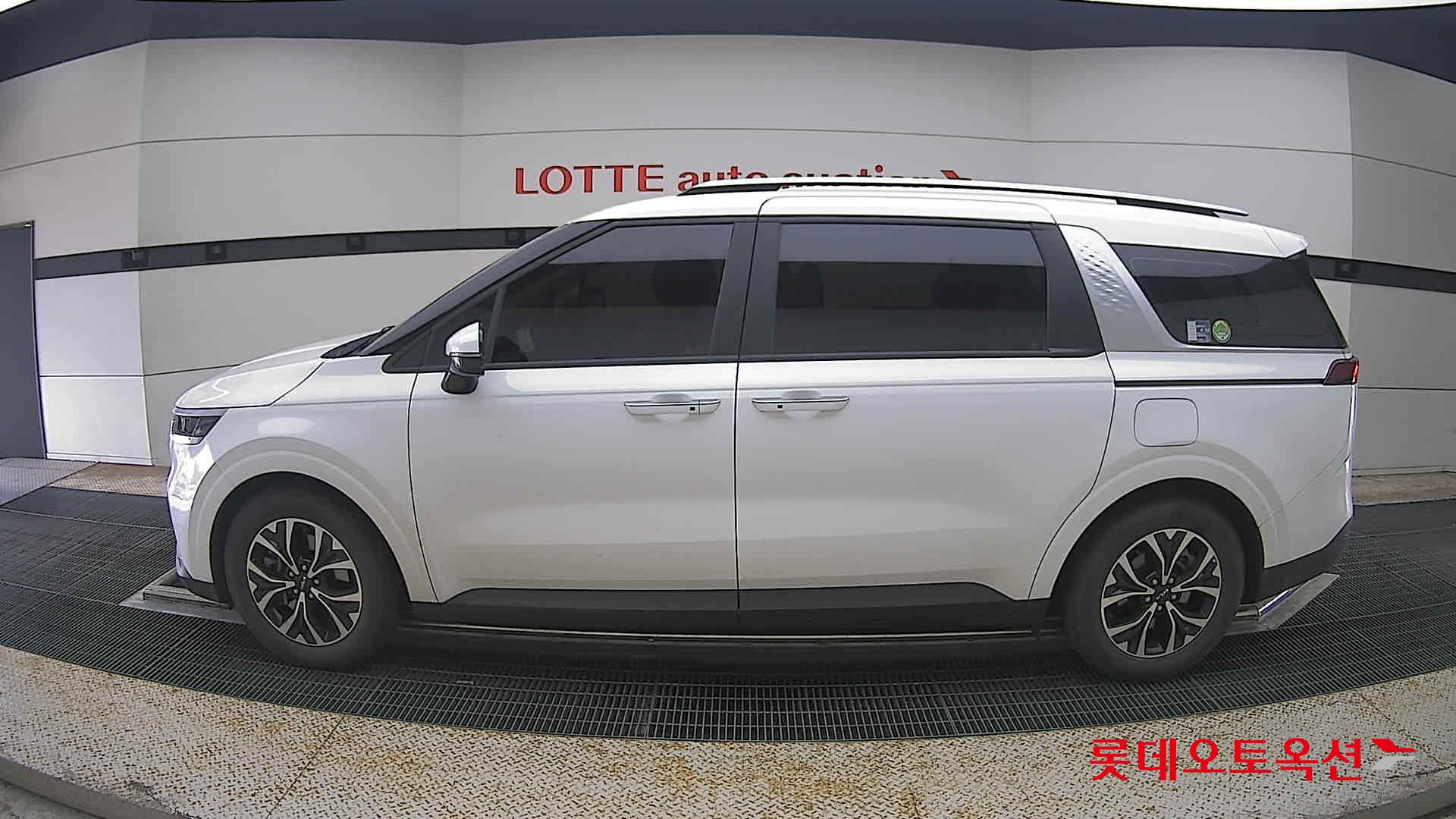 2022 - kia carnival
