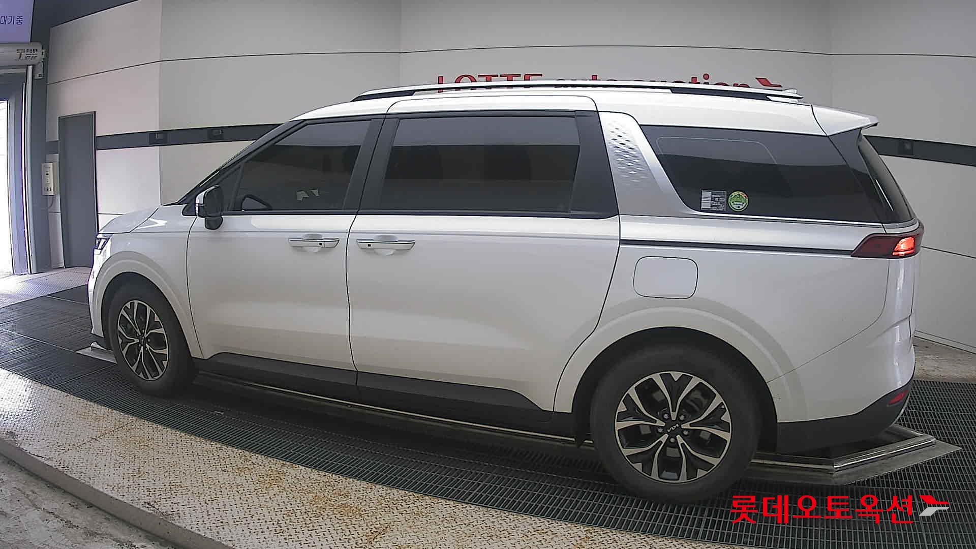 2022 - kia carnival