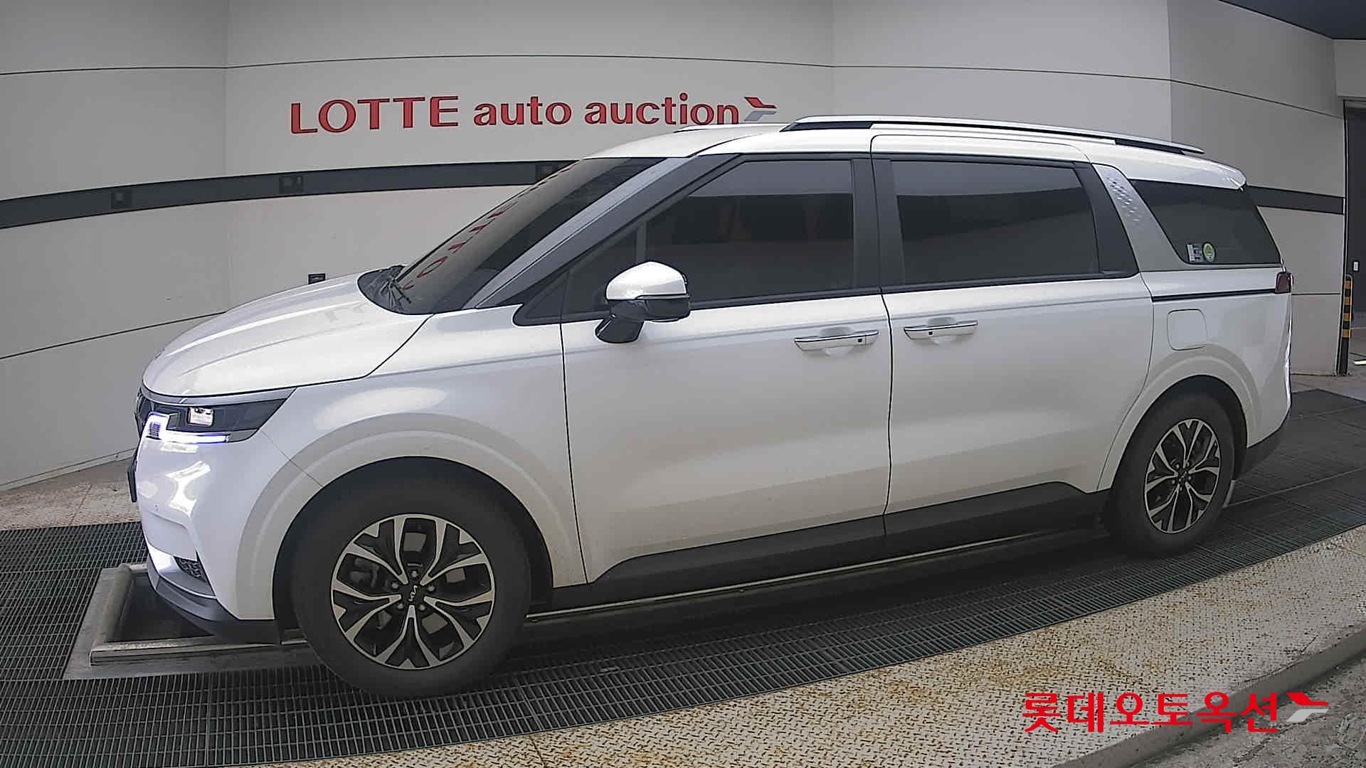 2022 - kia carnival