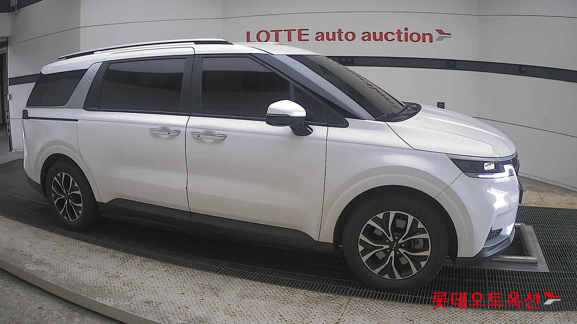 2022 - kia carnival