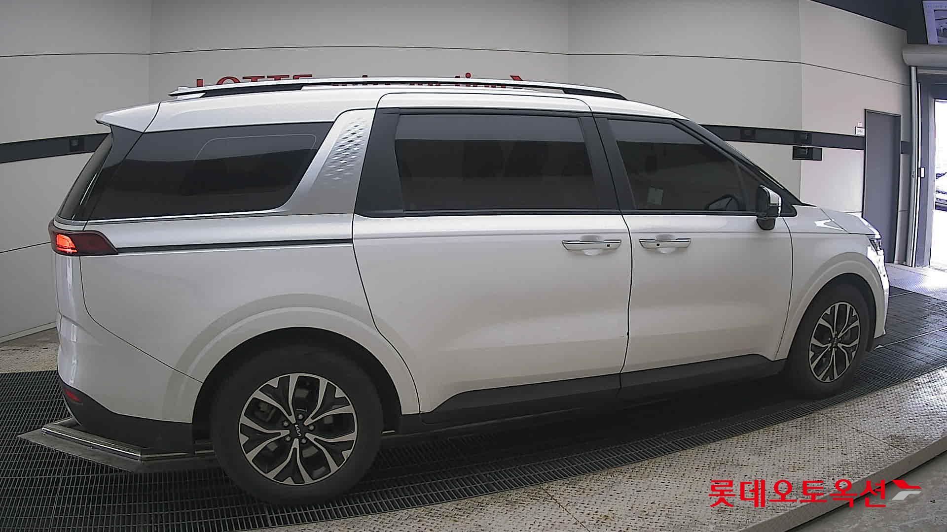 2022 - kia carnival