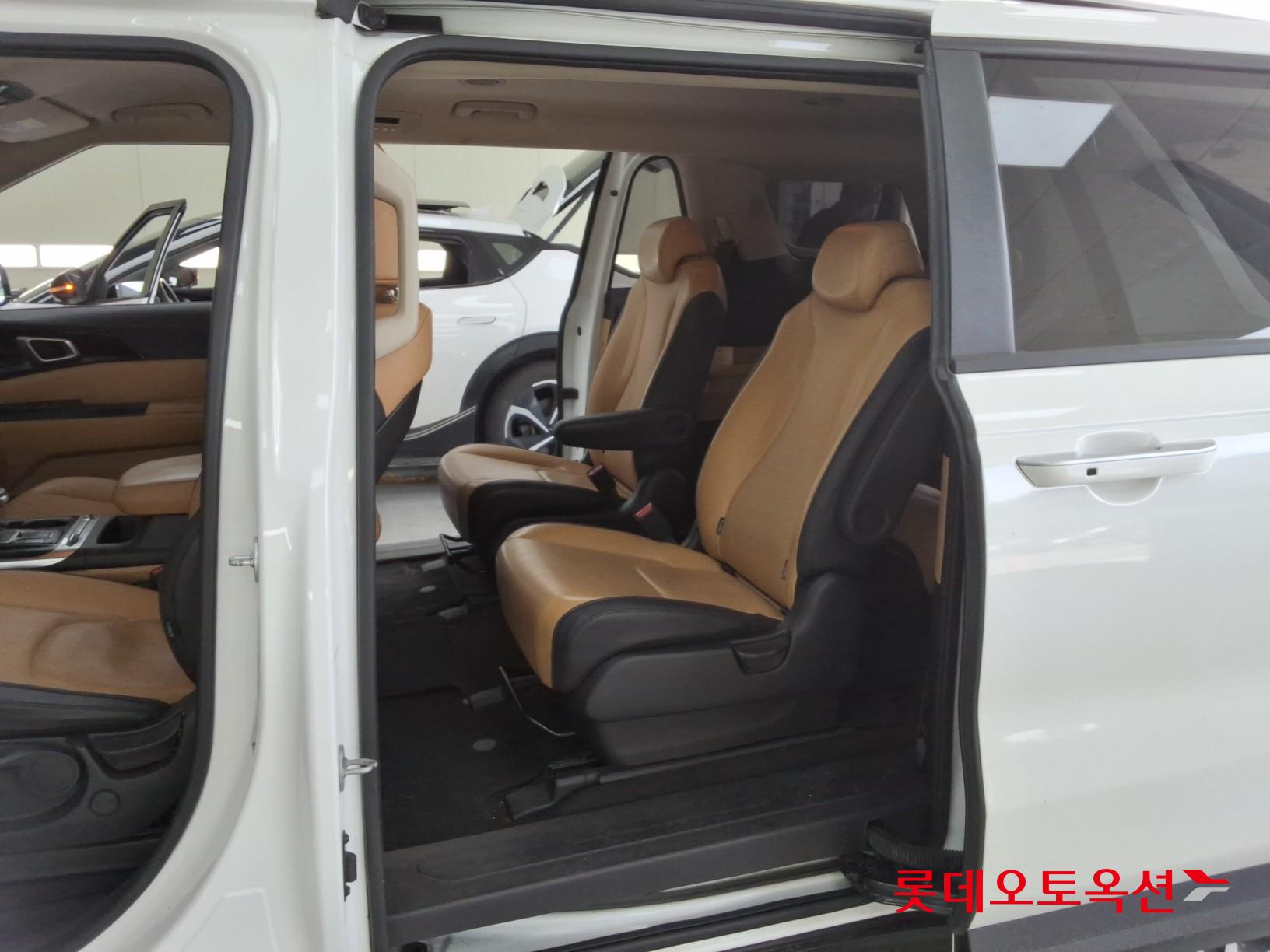 2022 - kia carnival