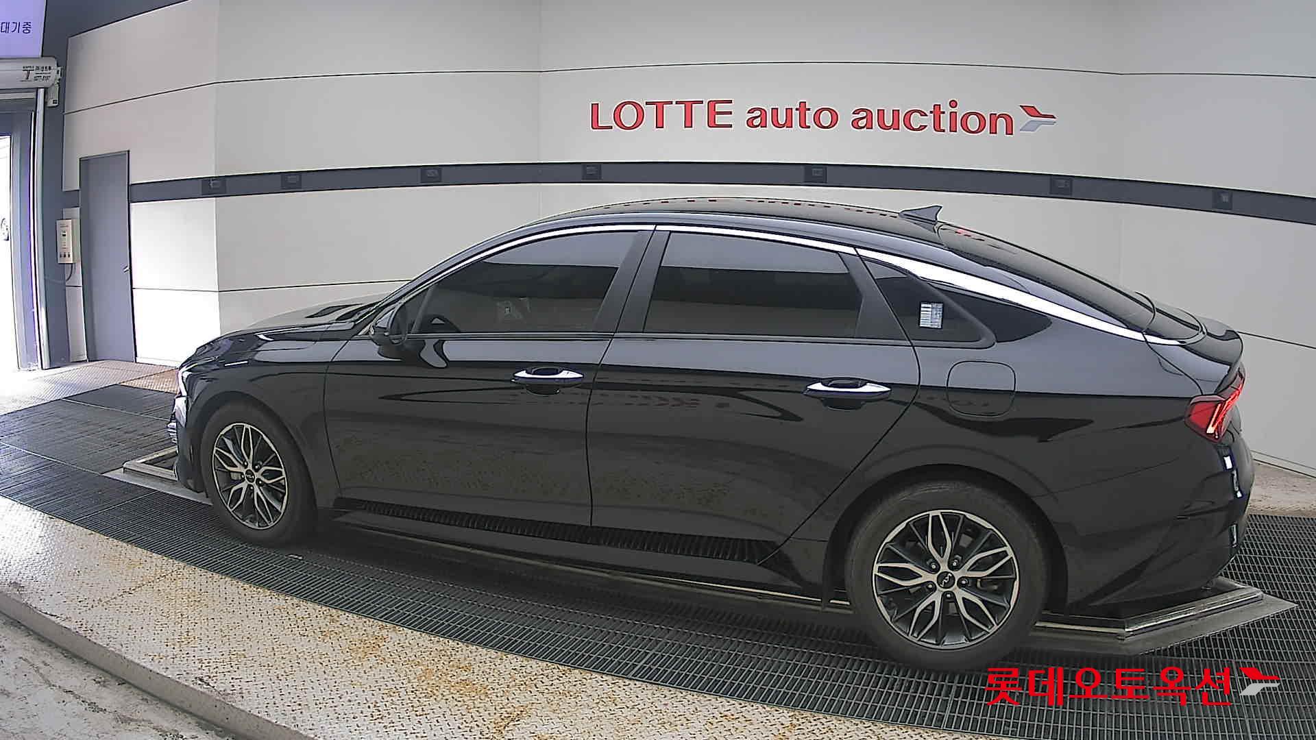 2022 - kia k5