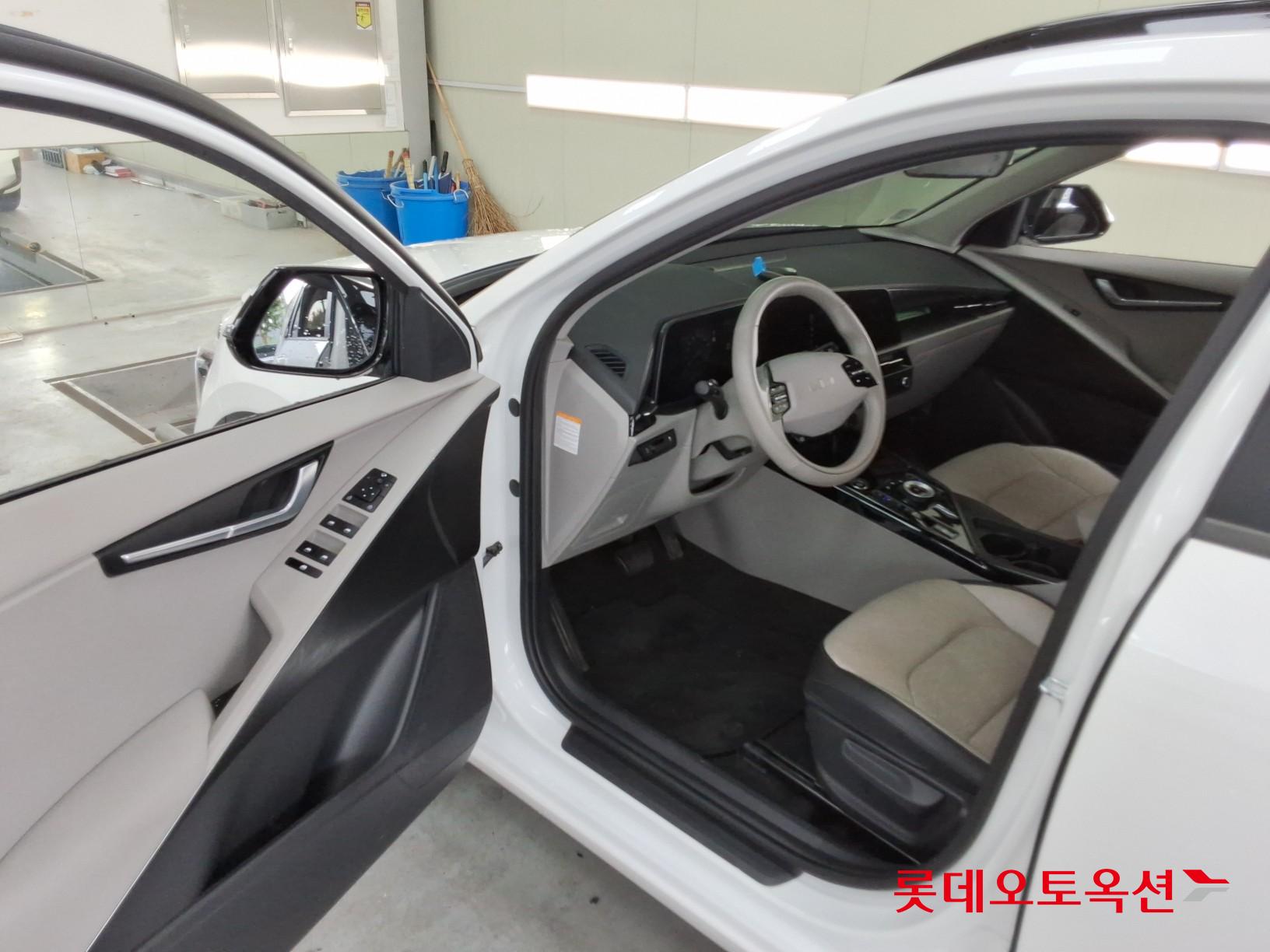 2023 - kia niro
