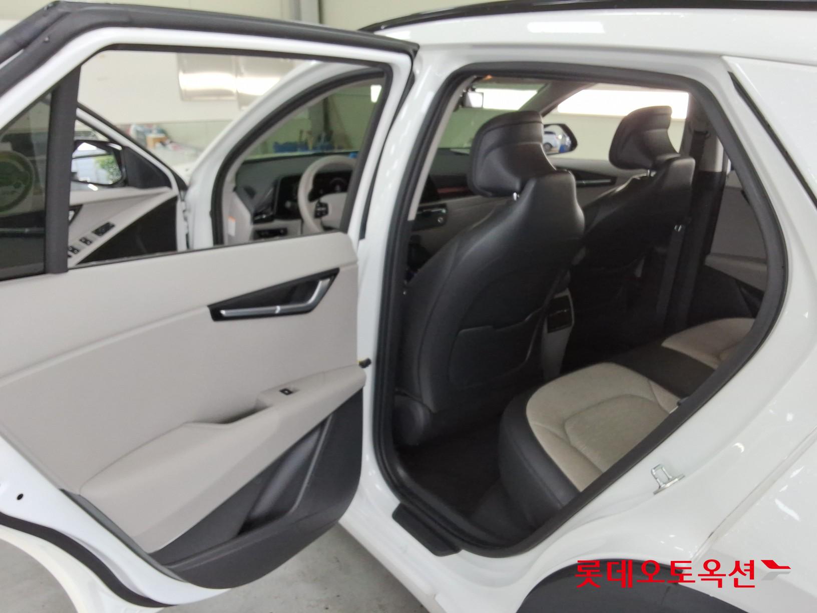 2023 - kia niro