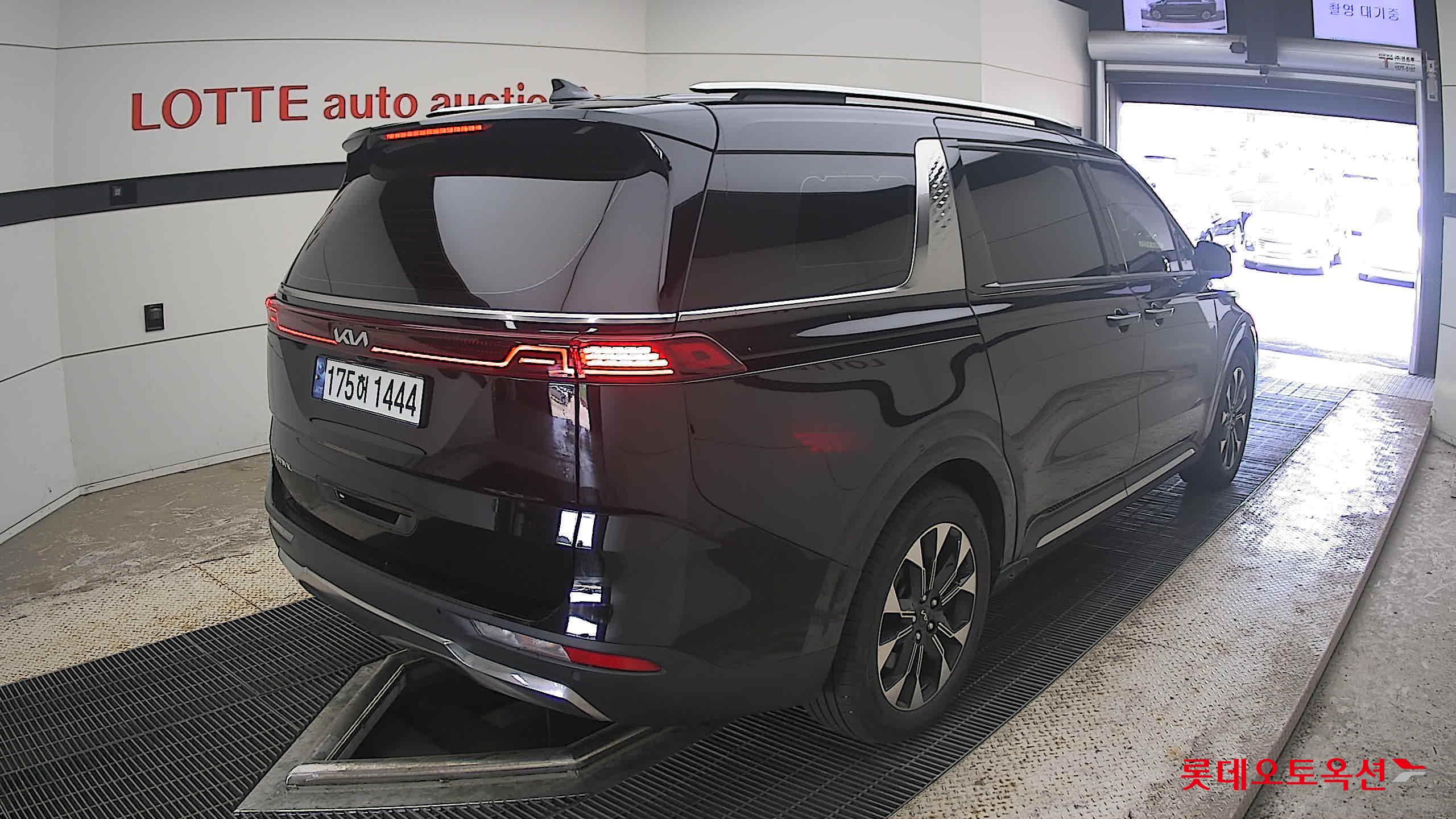 2023 - kia carnival