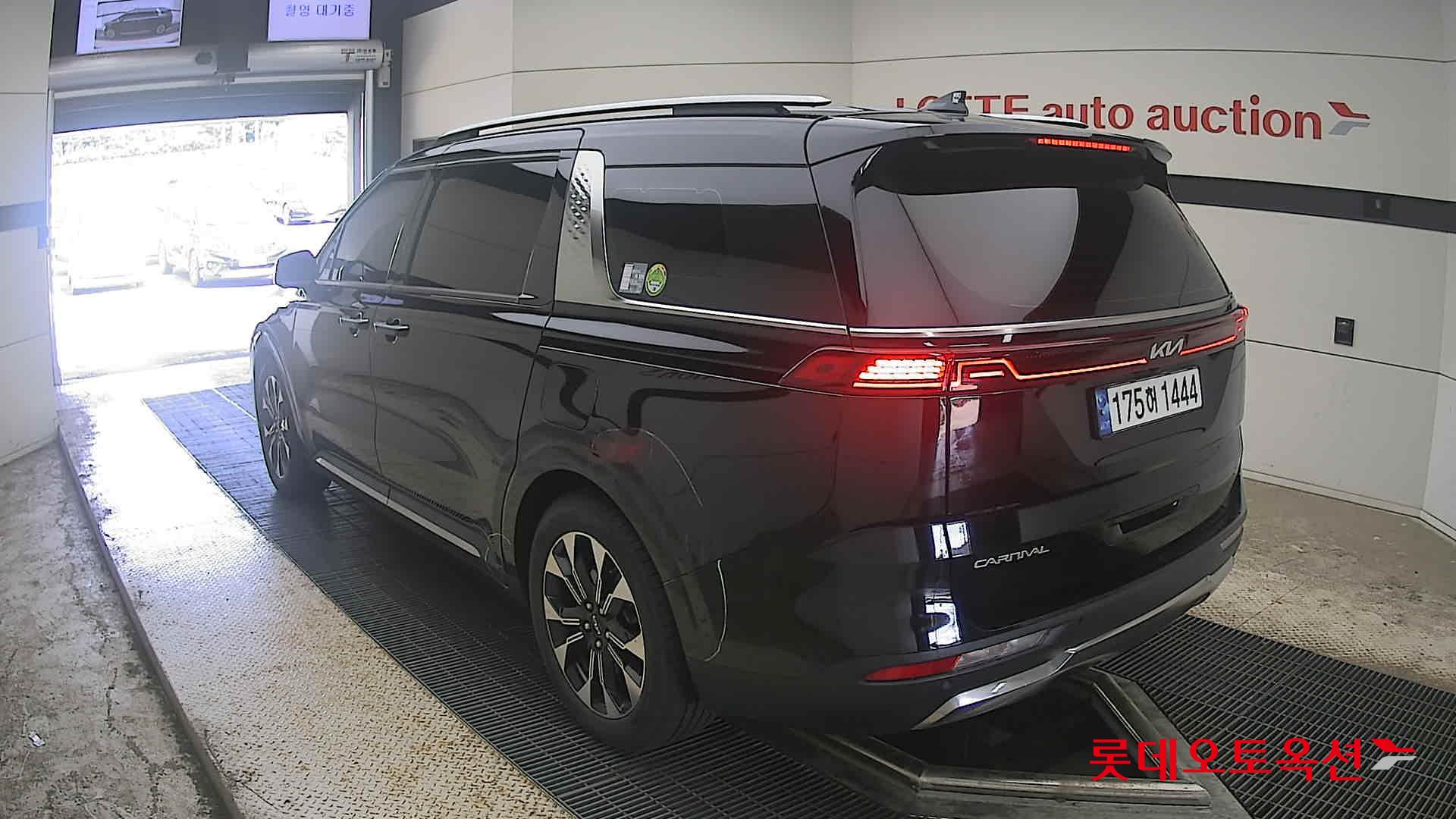 2023 - kia carnival