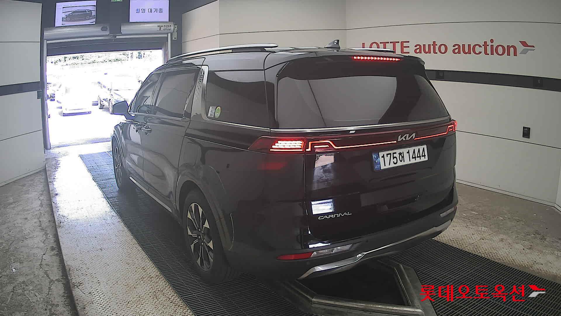 2023 - kia carnival