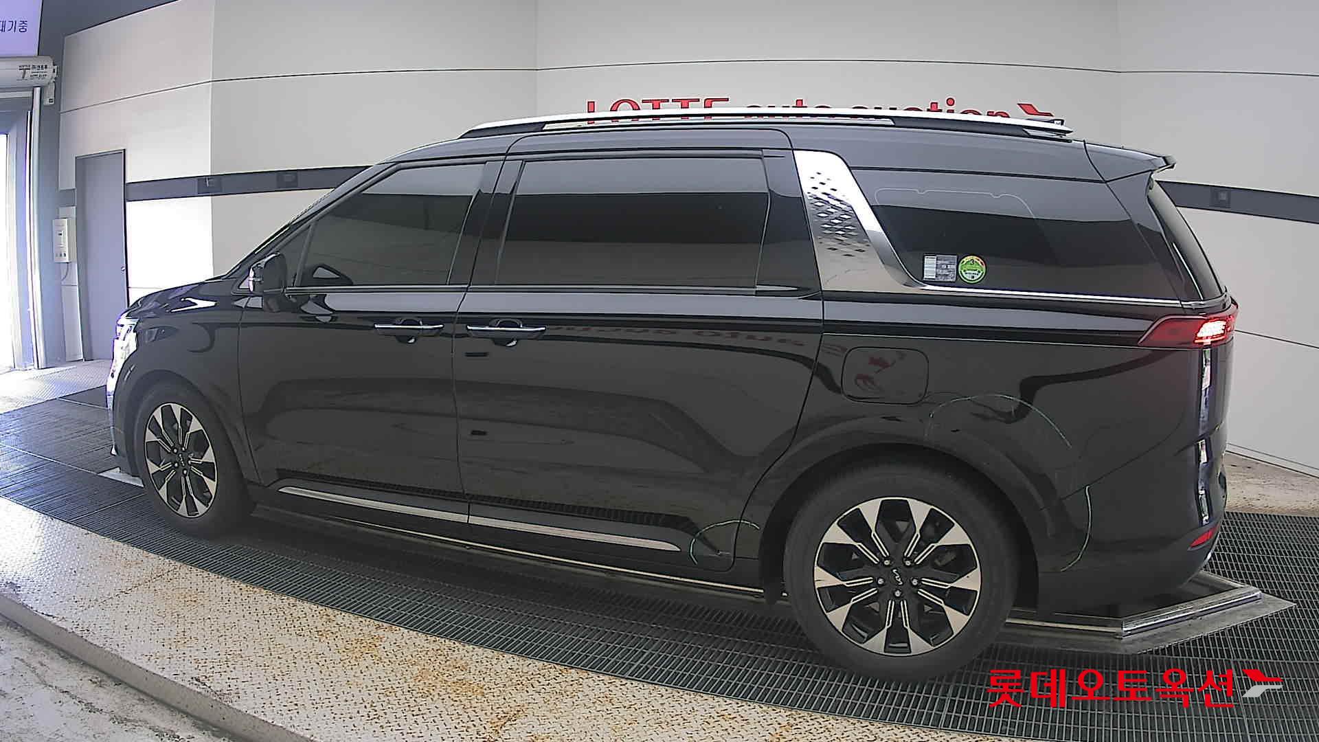 2023 - kia carnival