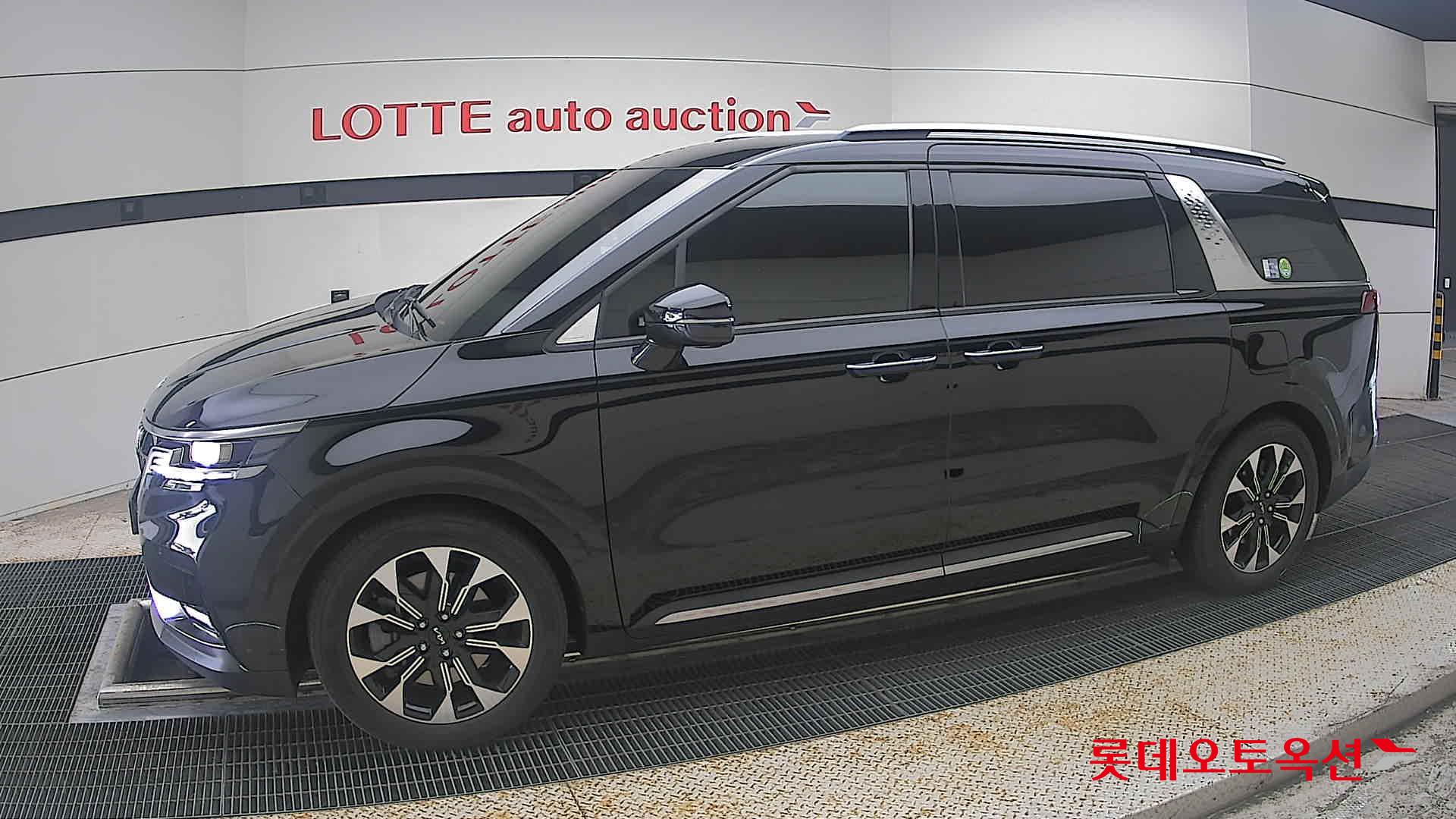 2023 - kia carnival