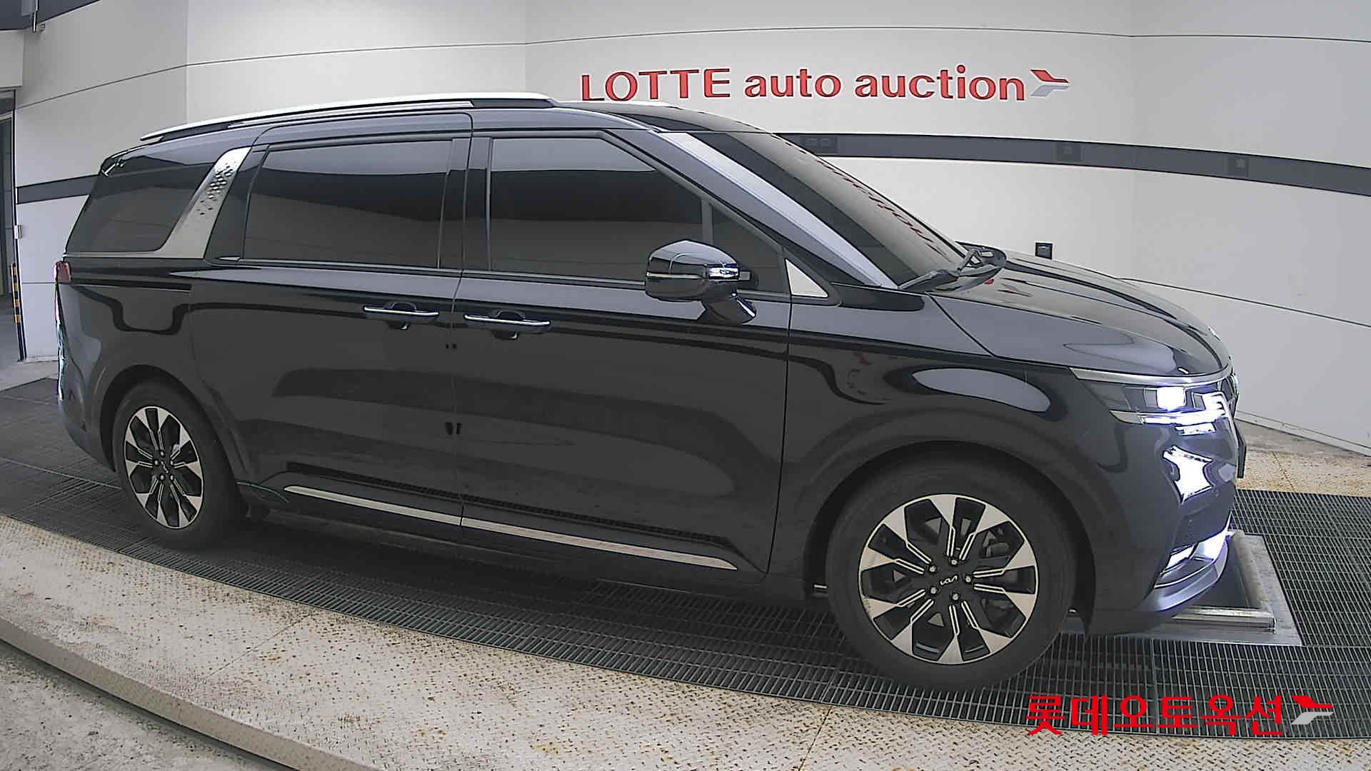2023 - kia carnival