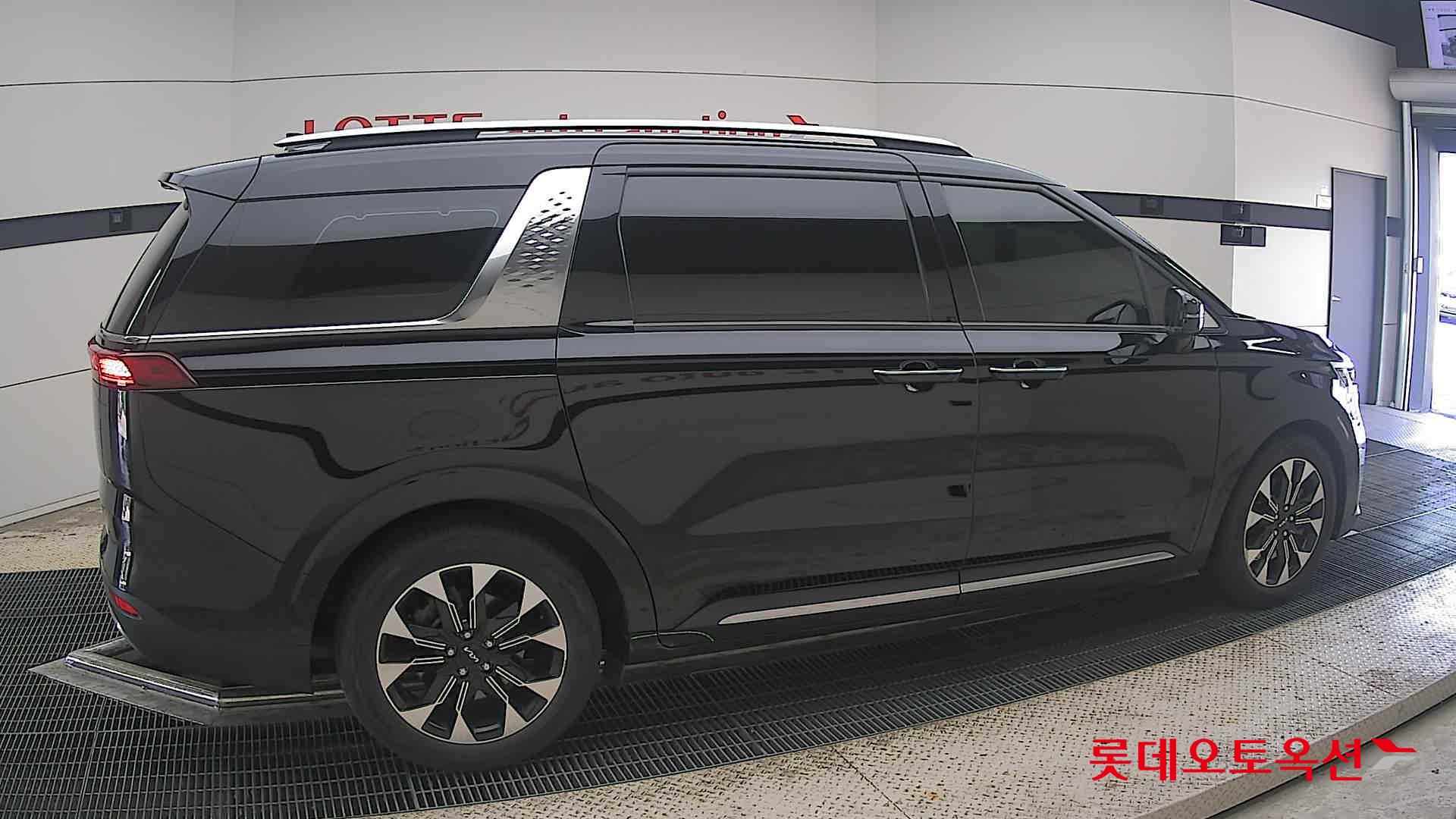 2023 - kia carnival