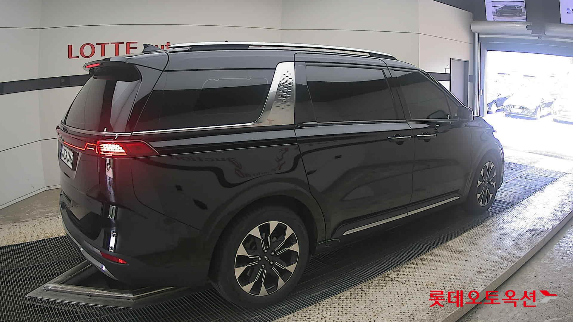 2023 - kia carnival