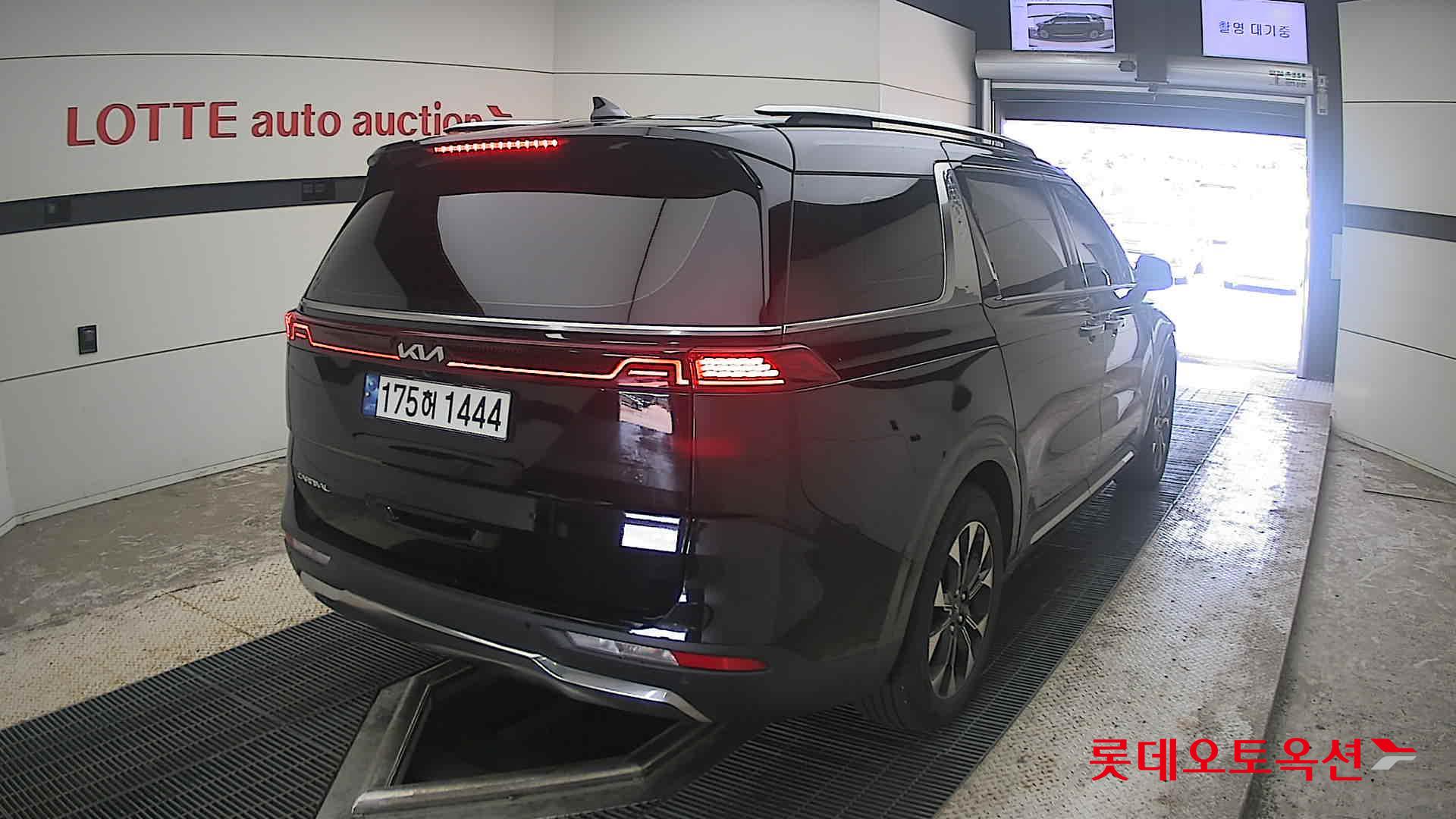 2023 - kia carnival