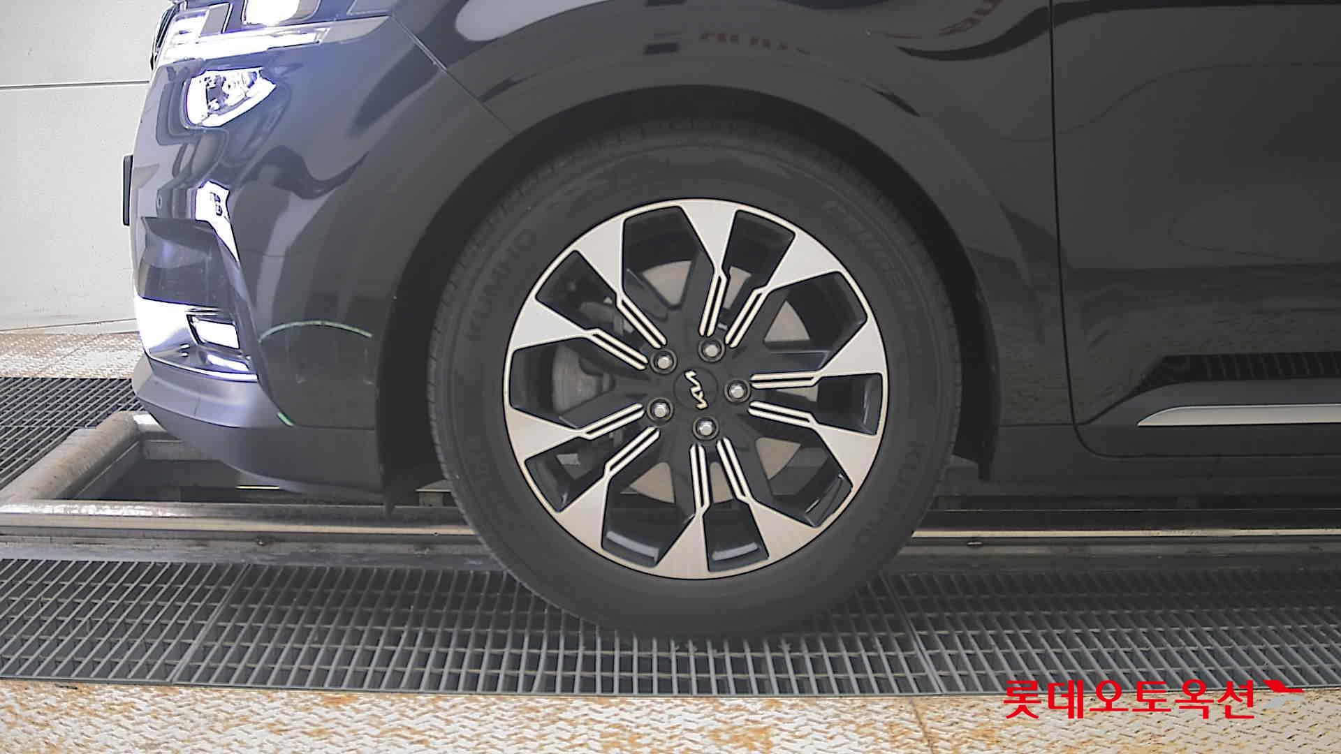 2023 - kia carnival