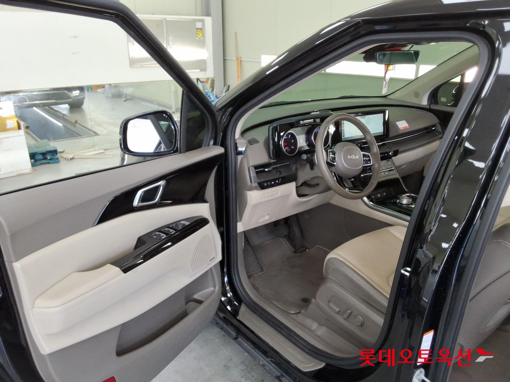 2023 - kia carnival