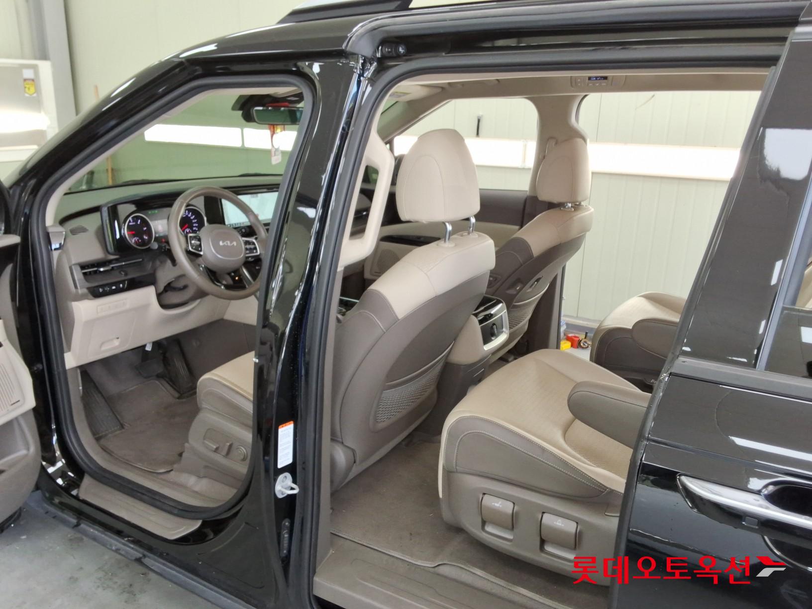 2023 - kia carnival