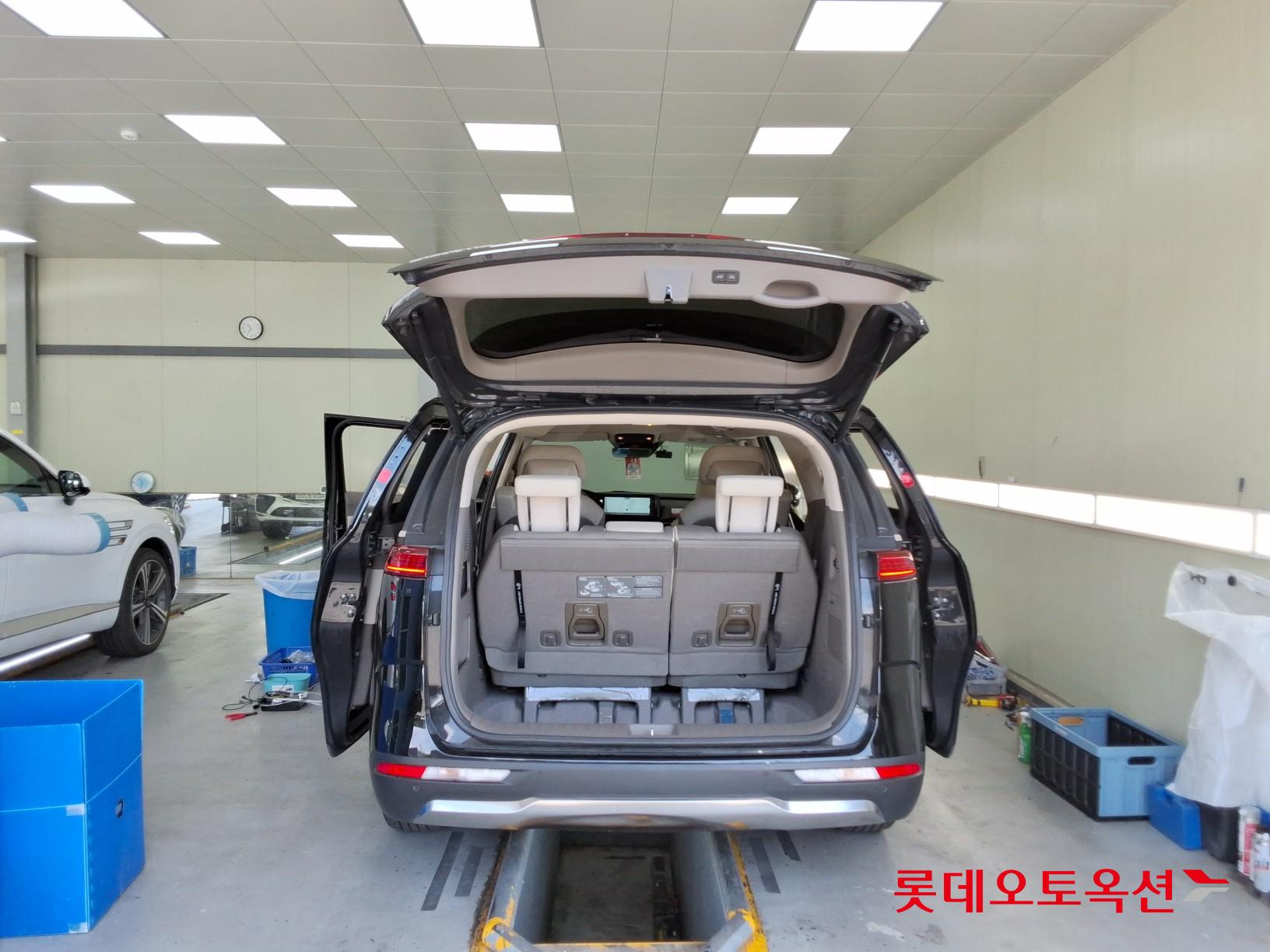 2023 - kia carnival