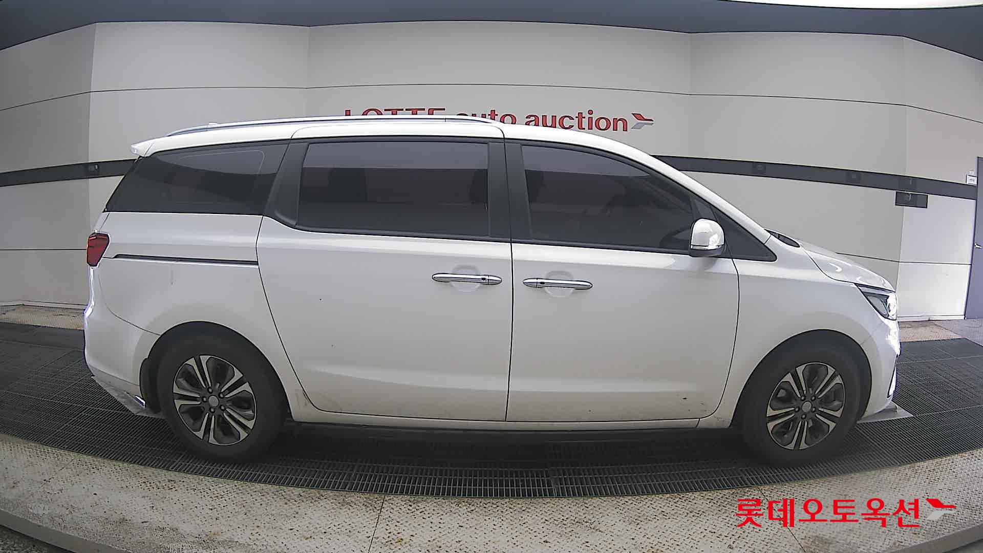 2020 - kia carnival