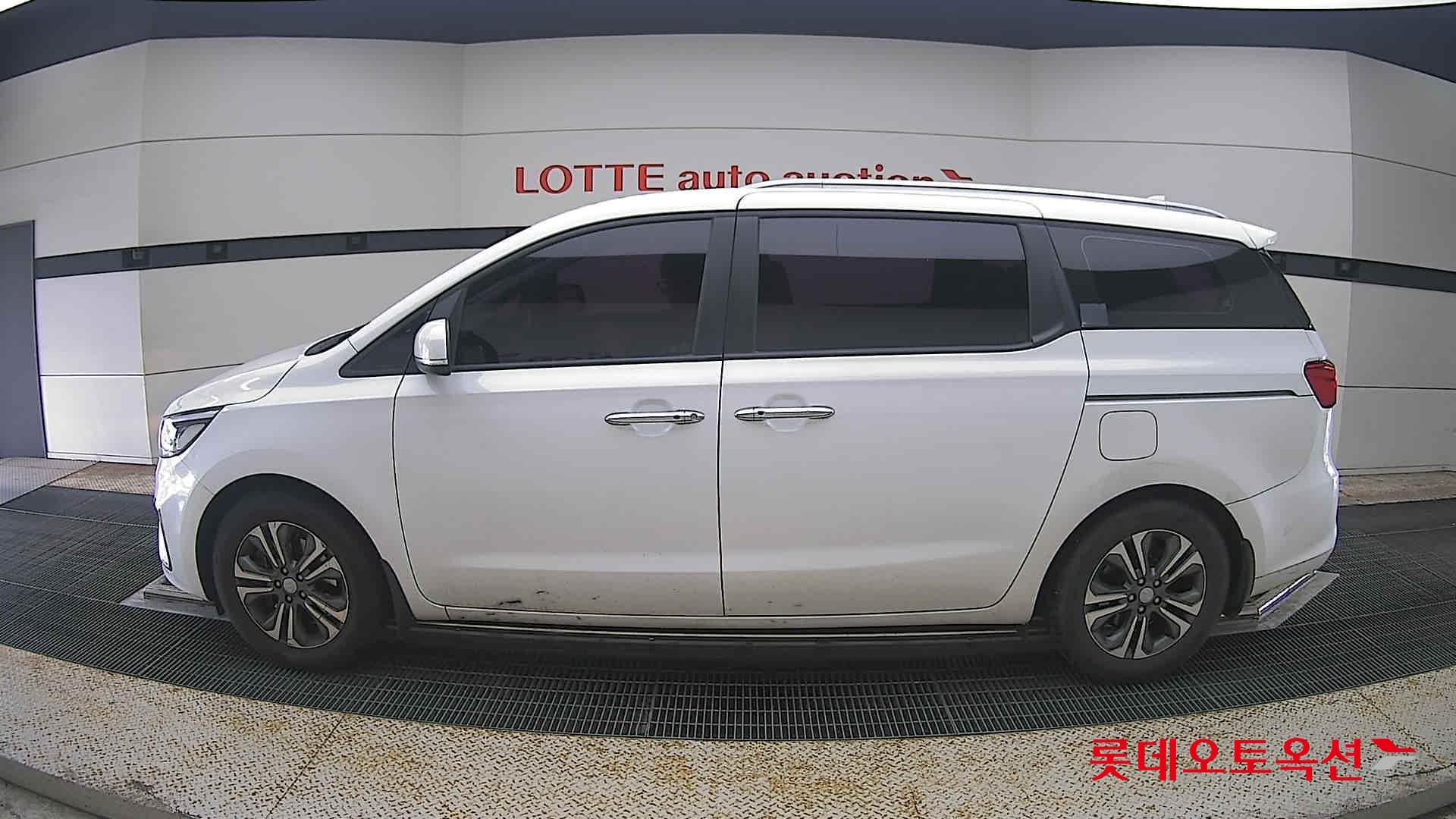 2020 - kia carnival