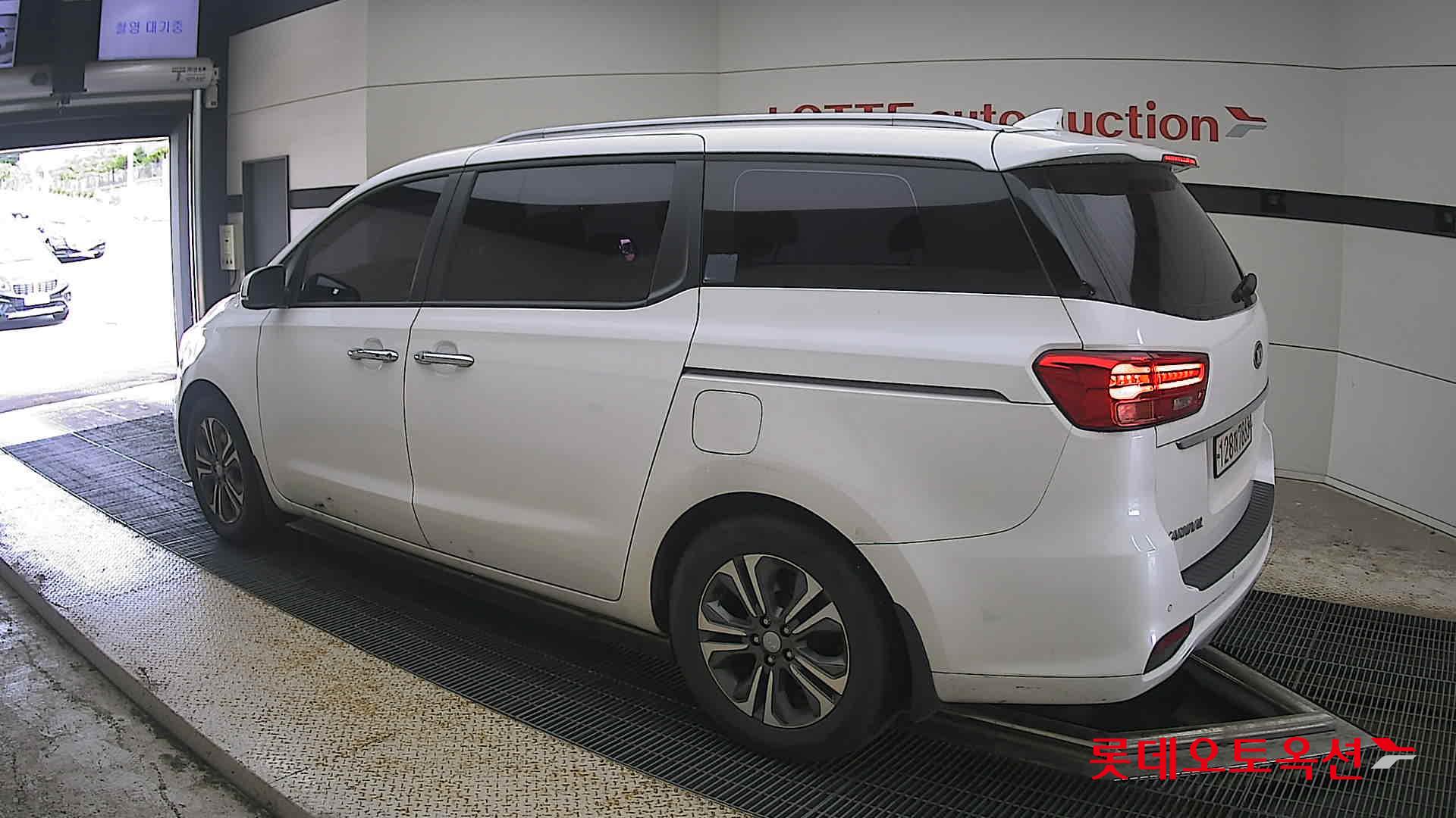 2020 - kia carnival