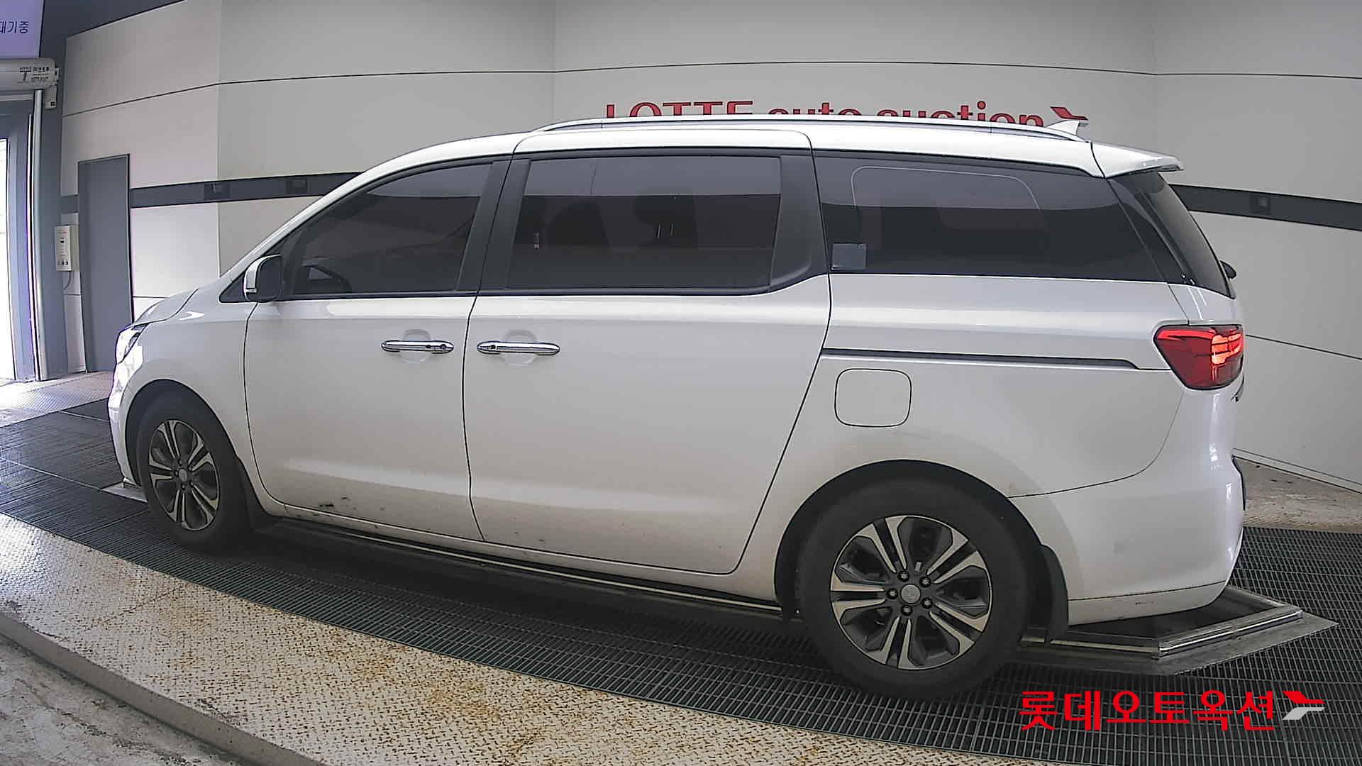 2020 - kia carnival
