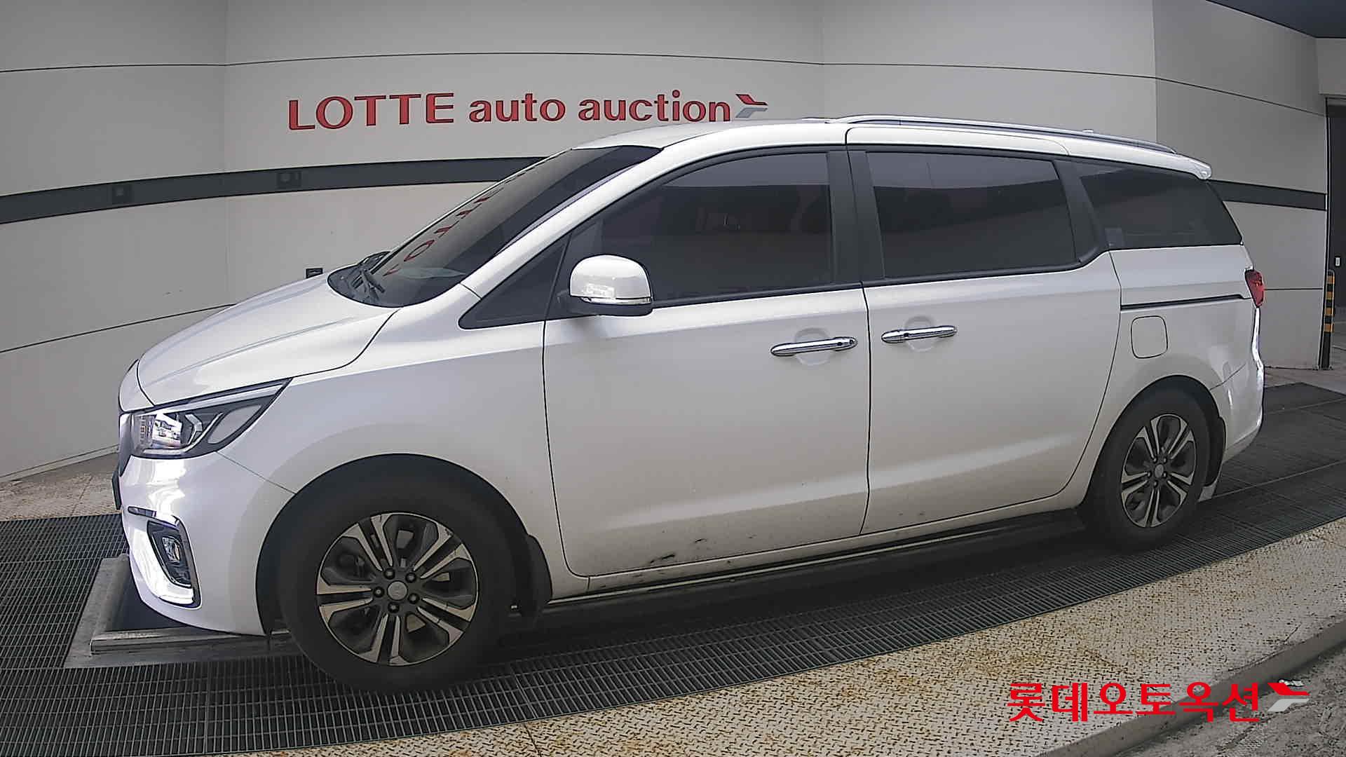 2020 - kia carnival