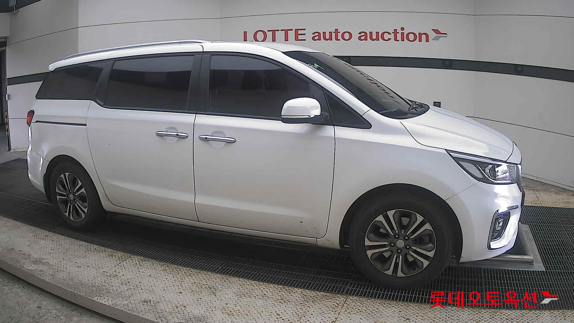 2020 - kia carnival