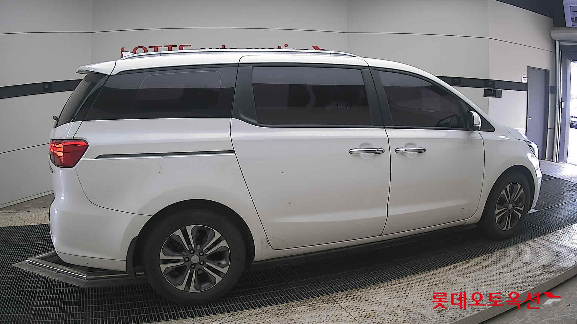 2020 - kia carnival