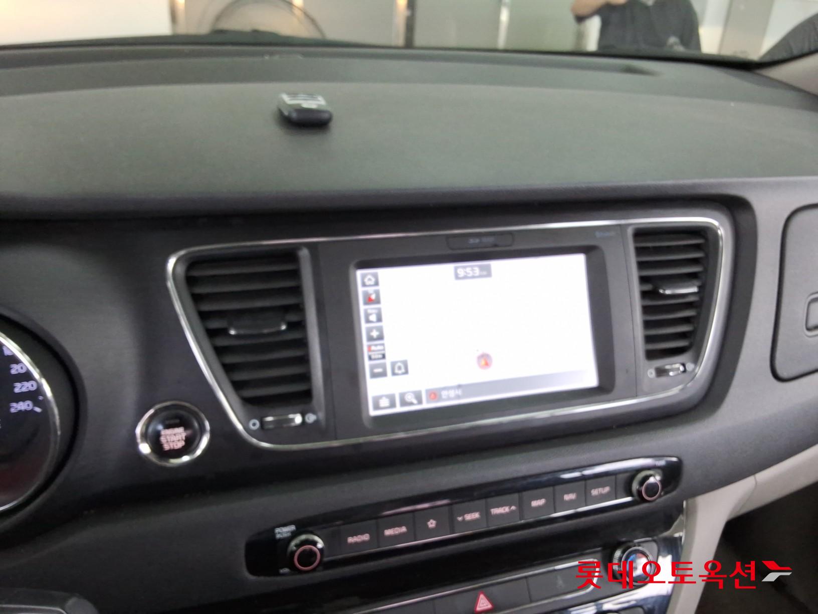 2020 - kia carnival